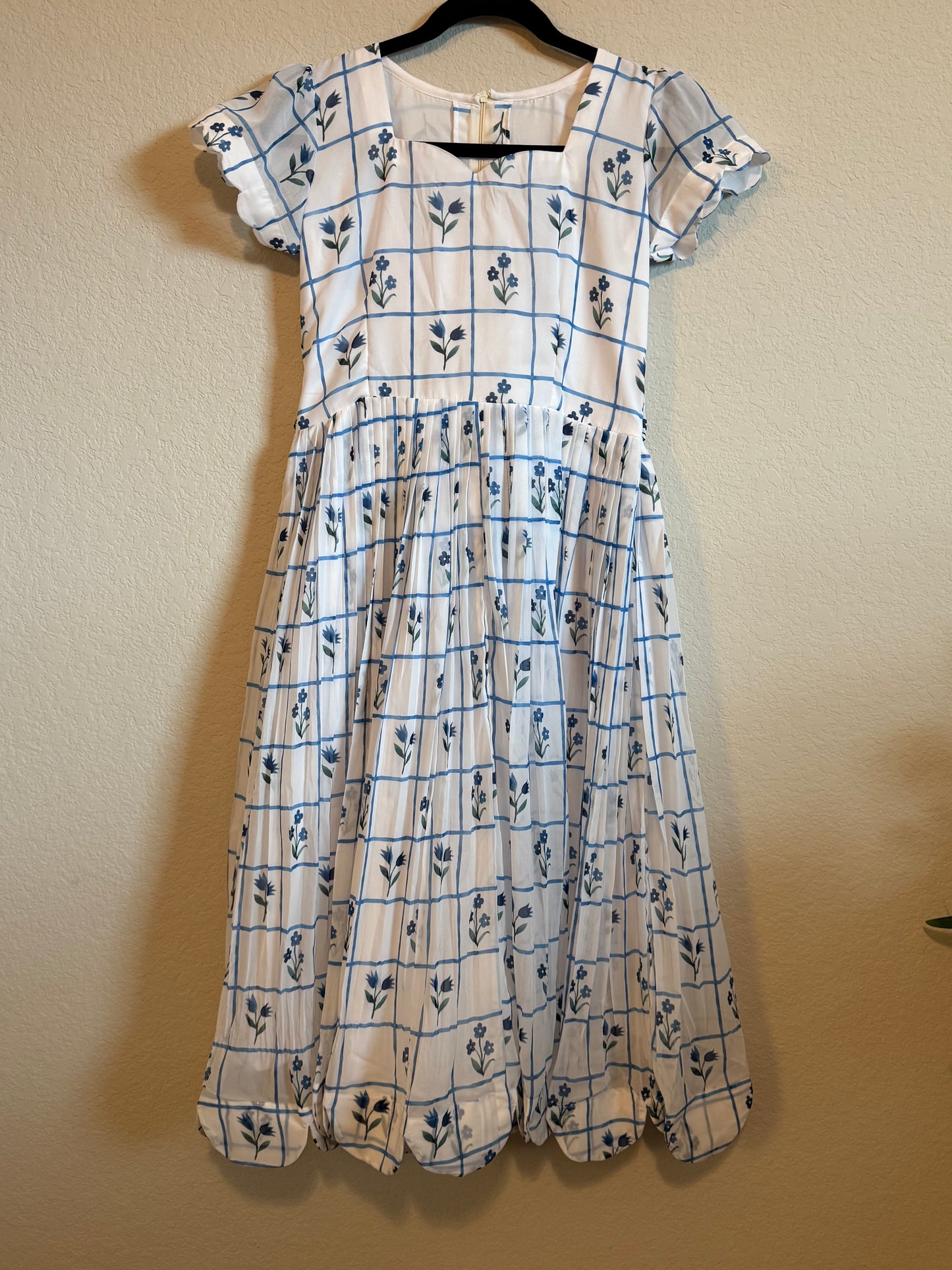 White and Blue Floral Georgette scallop style frock with short scallop sleeve