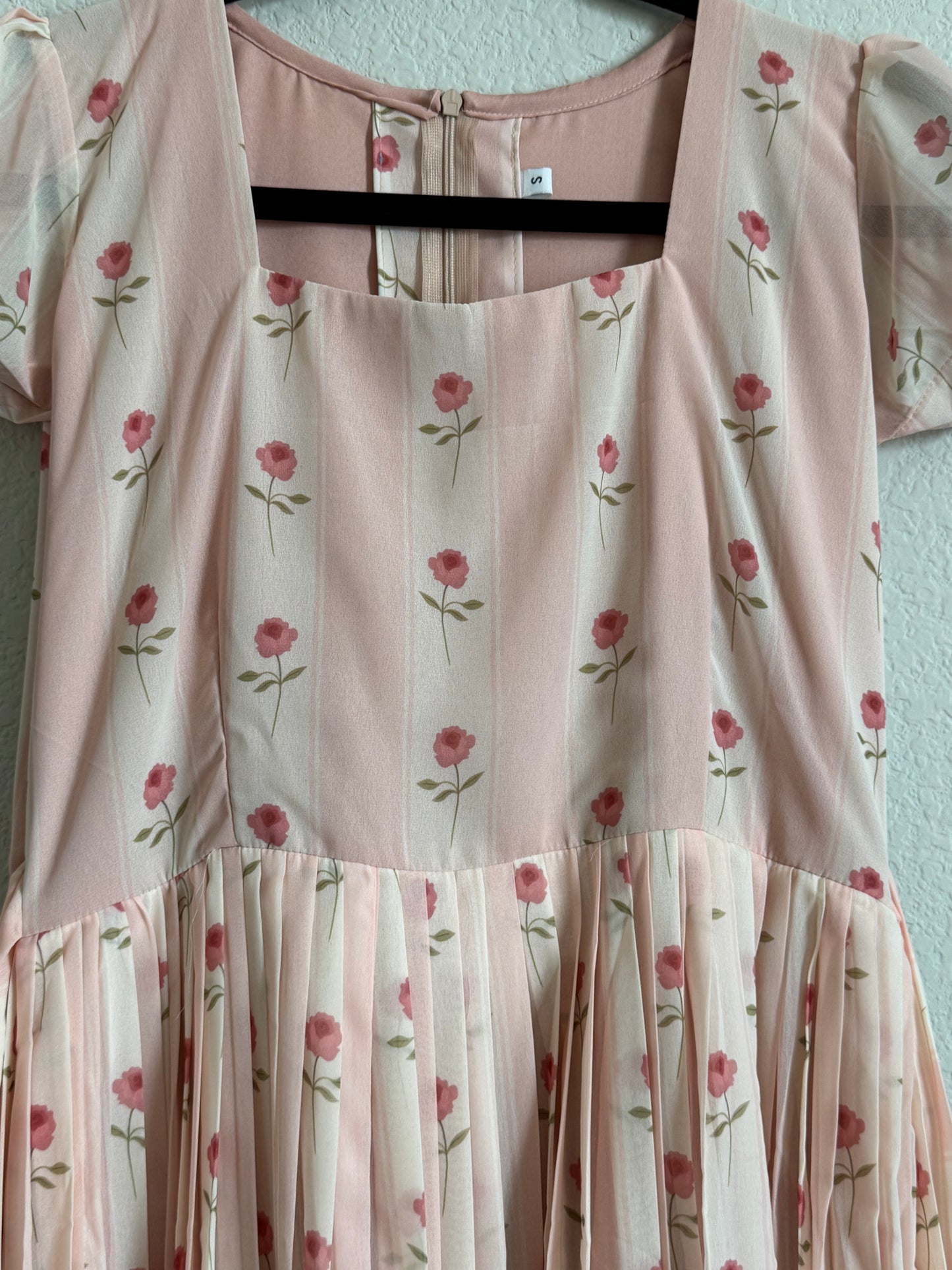 Pink Floral Georgette scallop style frock with short scallop sleeve