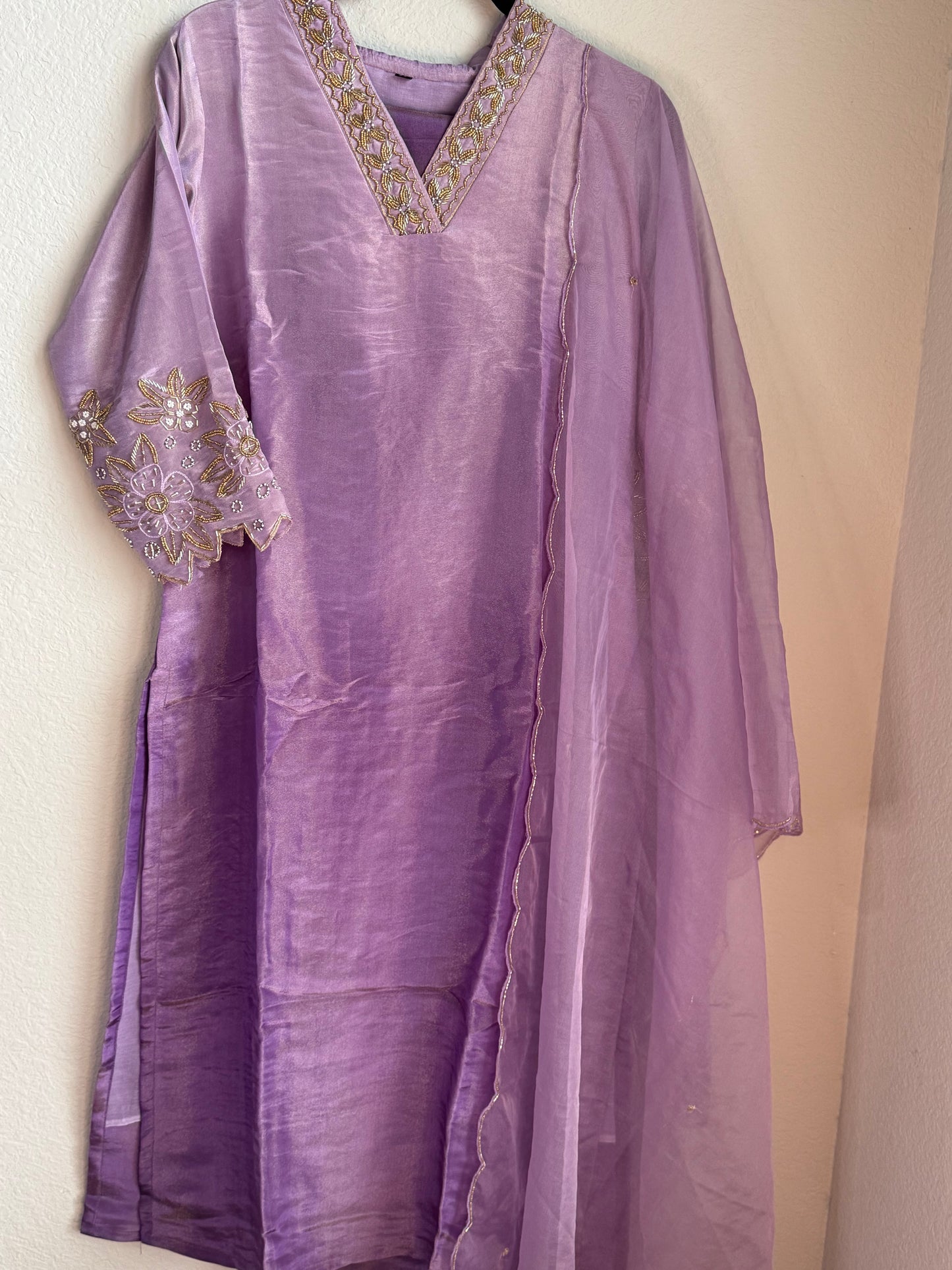 Lavendar pure tissue handwork A-line suit set with a beautiful sleeve detailing