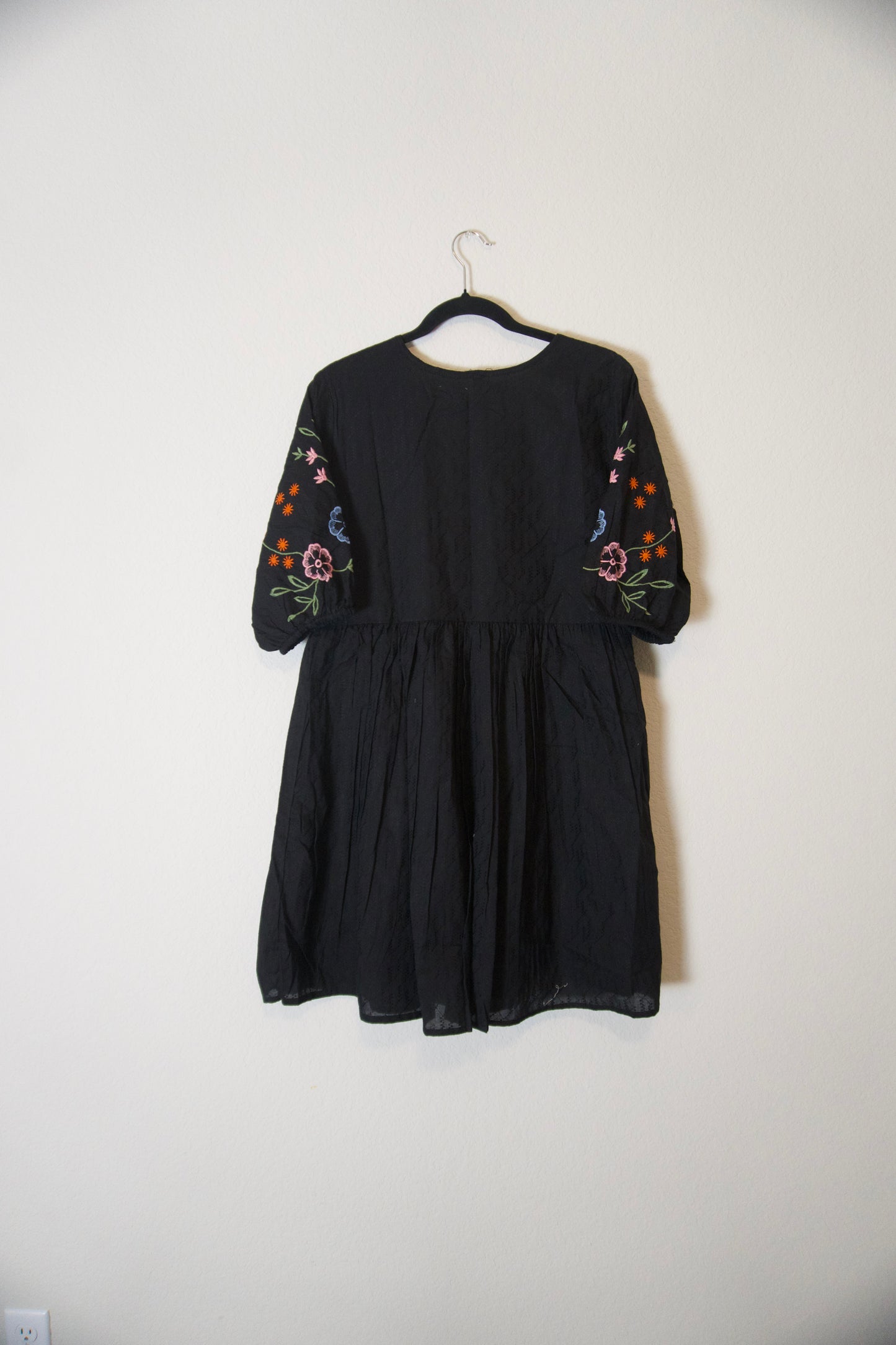 Black floral cotton embroidery short dress