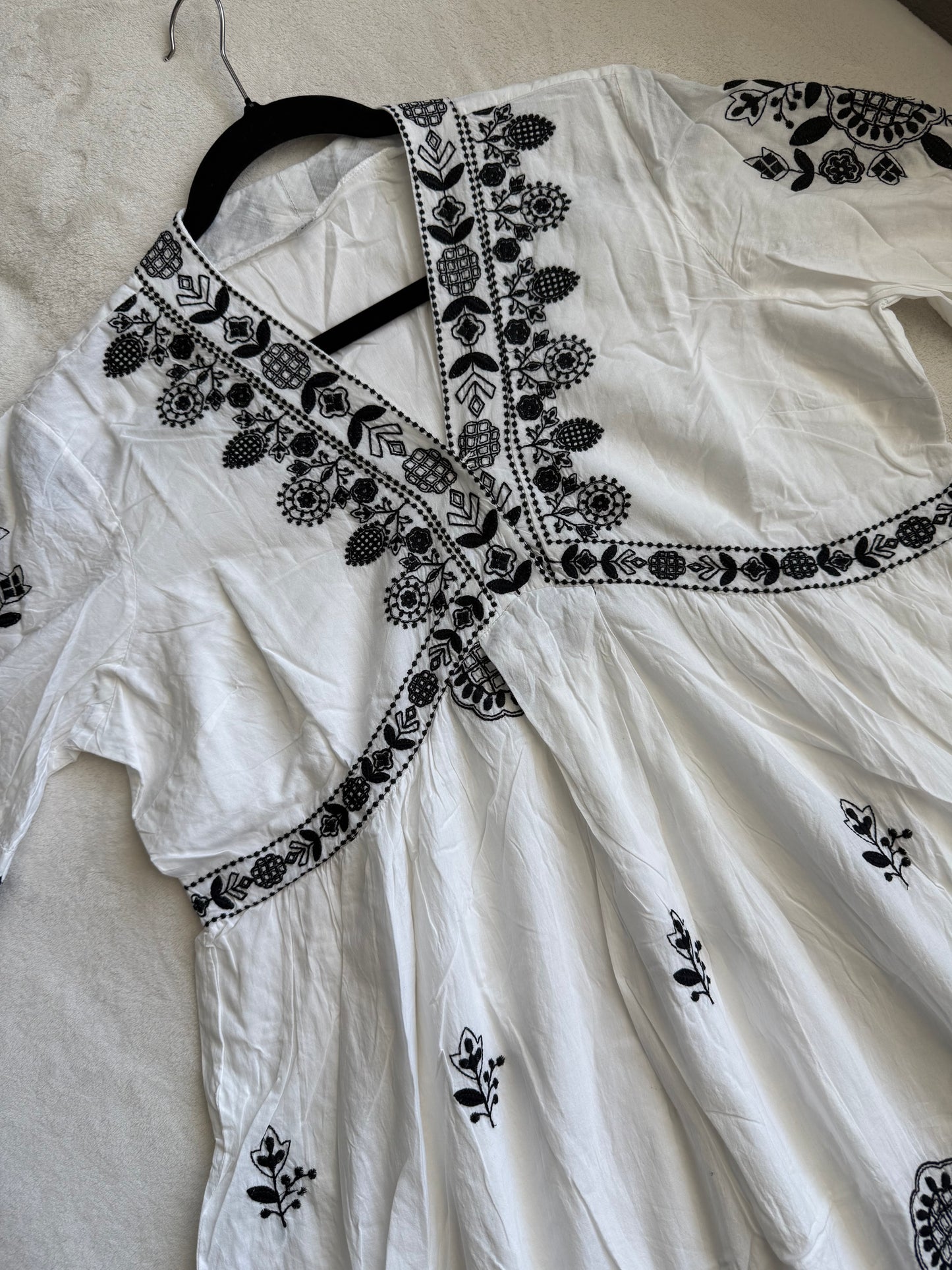 White and black cotton one piece dress