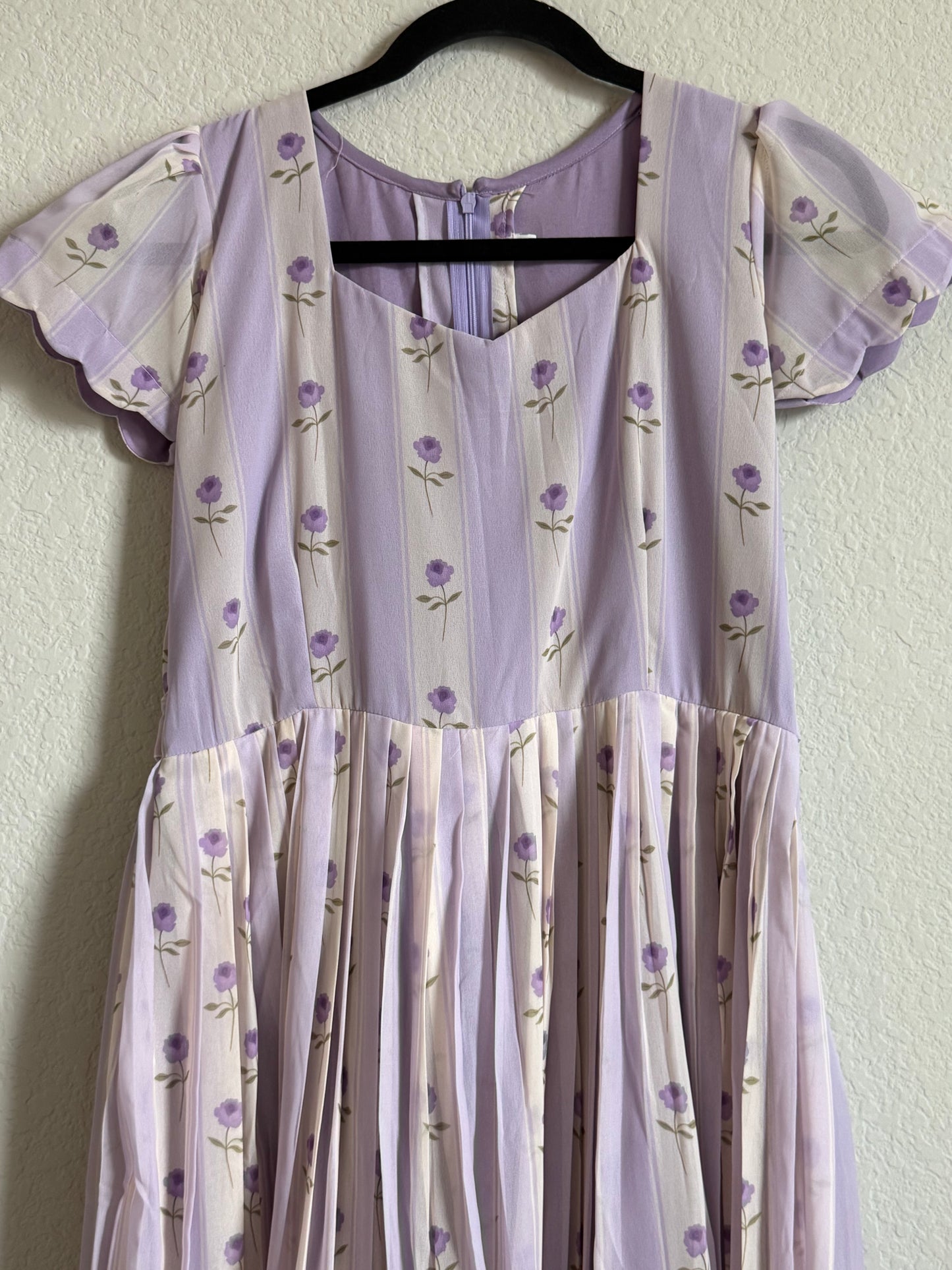 Lavendar Floral Georgette scallop style frock with short scallop sleeve