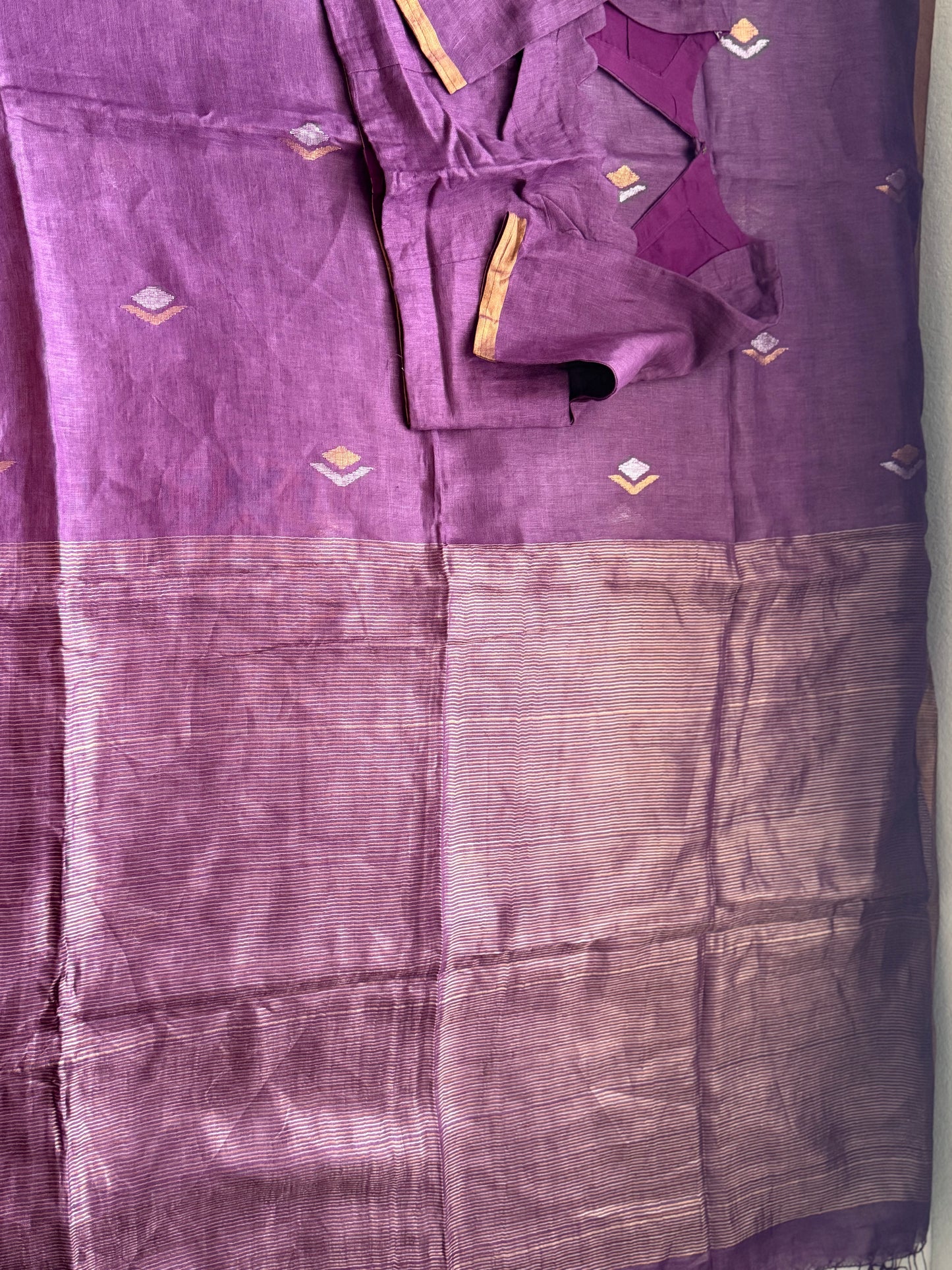 Wine Shade Lenin Handloom Jamdani Saree - with handloom mark