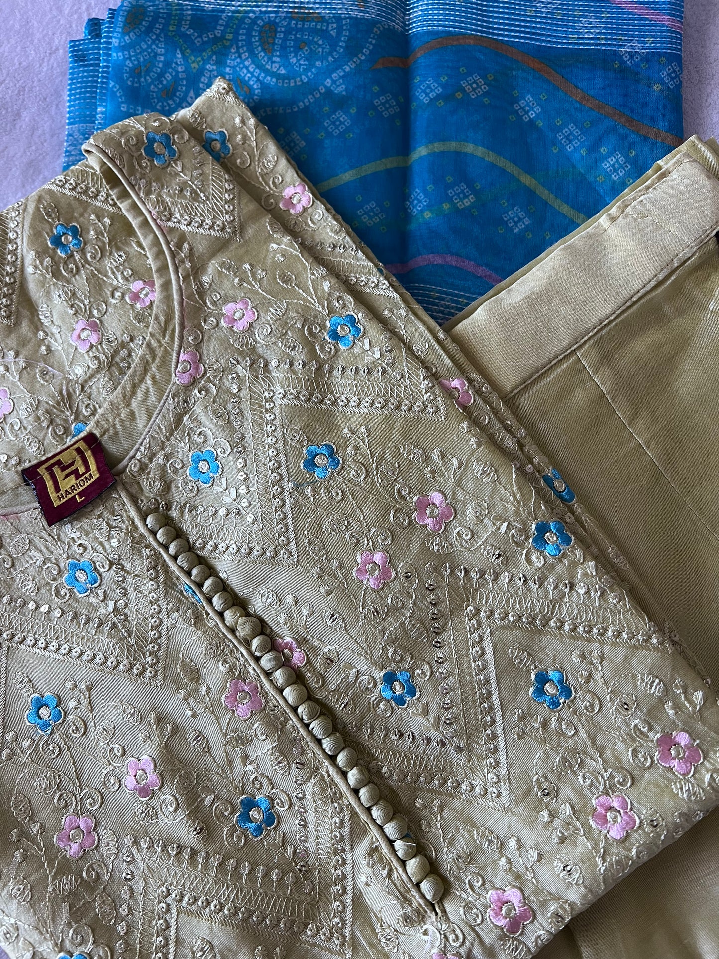 Mehendi Green Embroidered Sleeveless Kurti Set