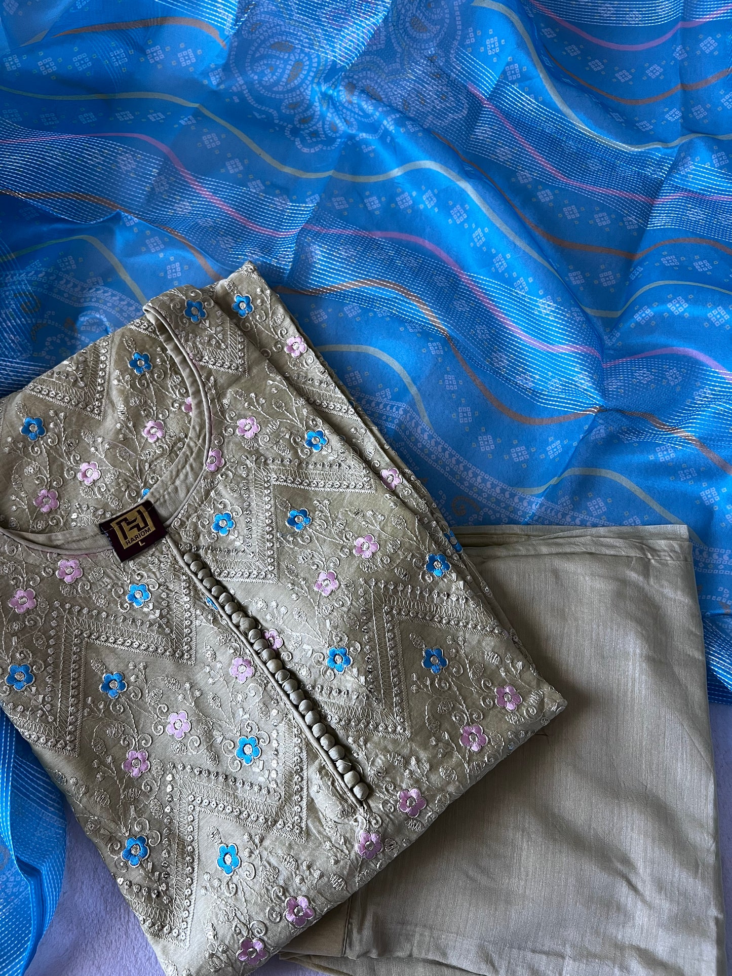 Mehendi Green Embroidered Sleeveless Kurti Set