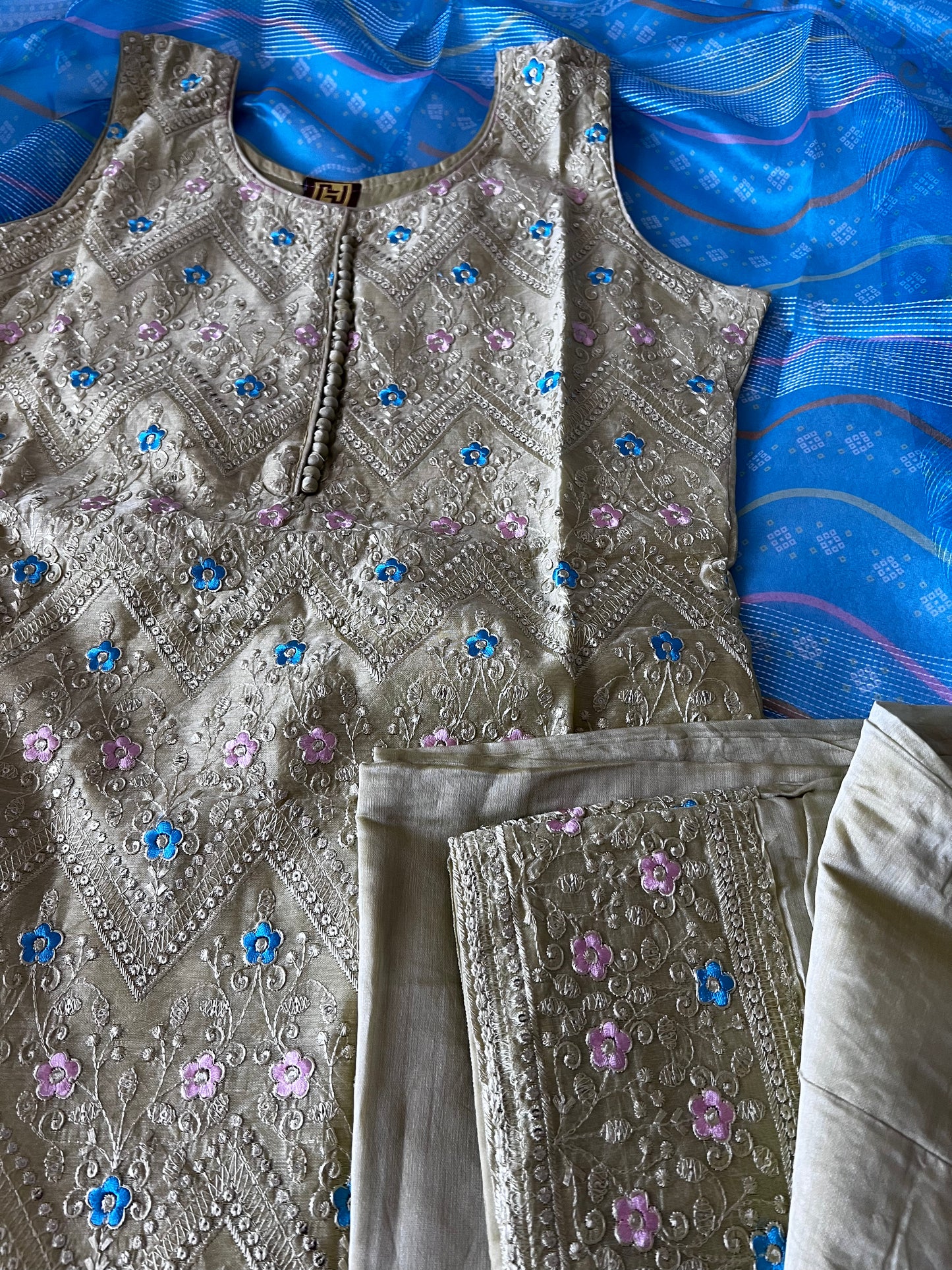 Mehendi Green Embroidered Sleeveless Kurti Set