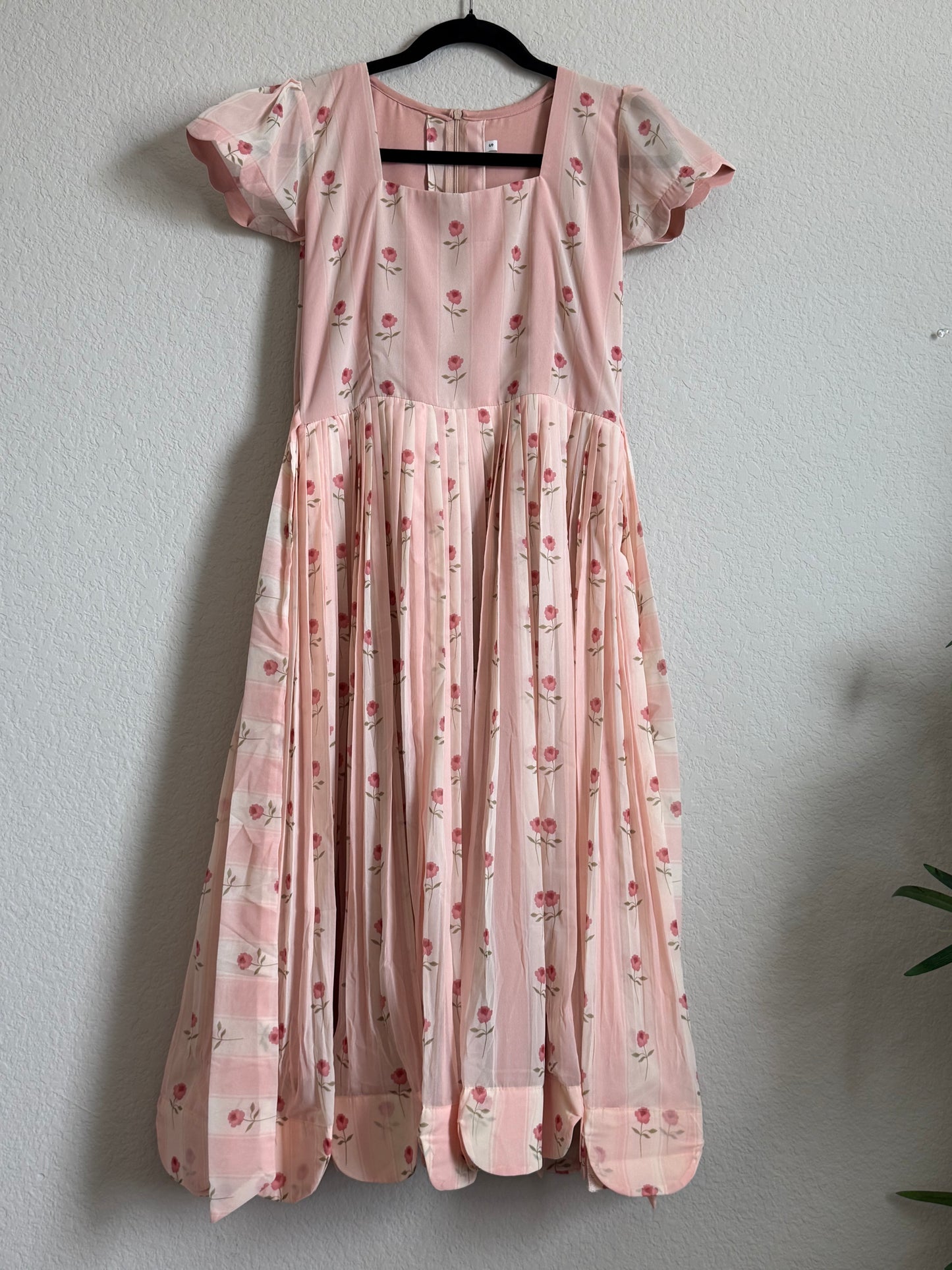 Pink Floral Georgette scallop style frock with short scallop sleeve