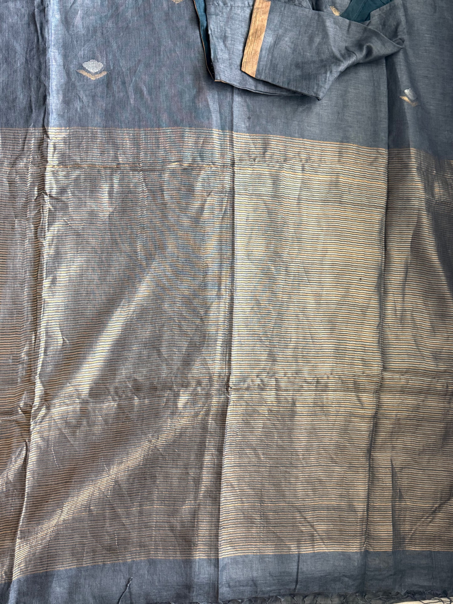 Light Gray Lenin Handloom Jamdani Saree - with handloom mark