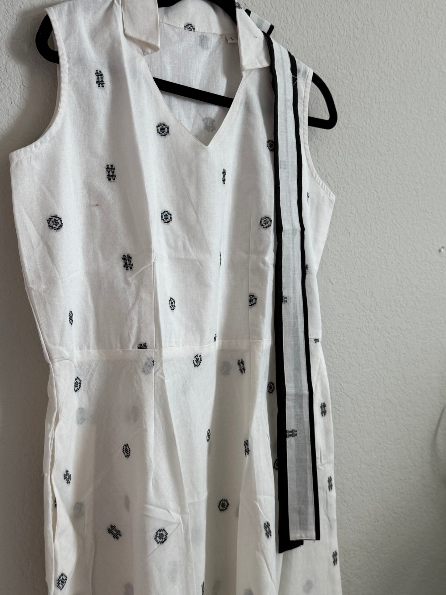 White and Black Sleeveless Cotton Dress with Belt - Sleeves available