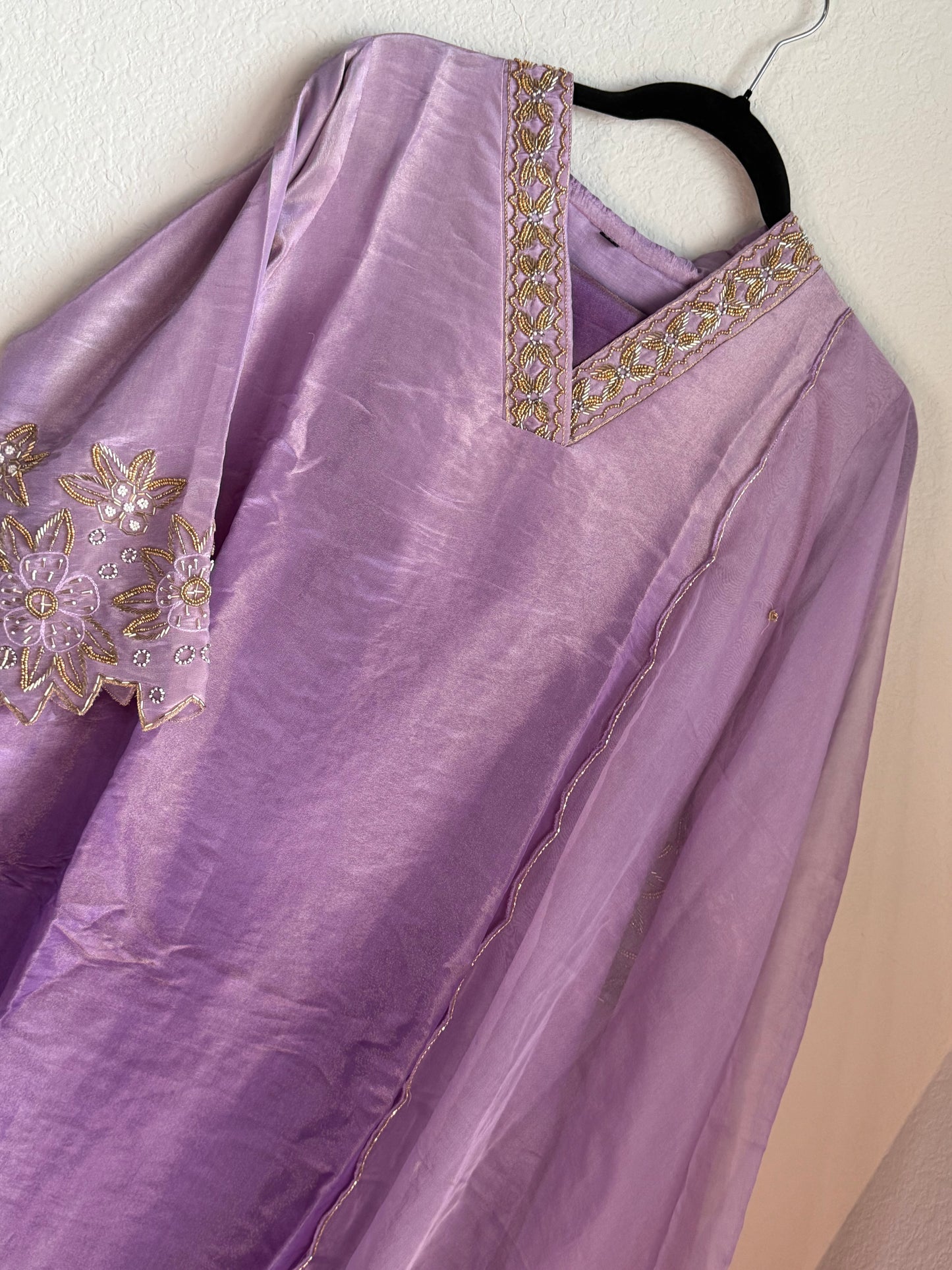 Lavendar pure tissue handwork A-line suit set with a beautiful sleeve detailing