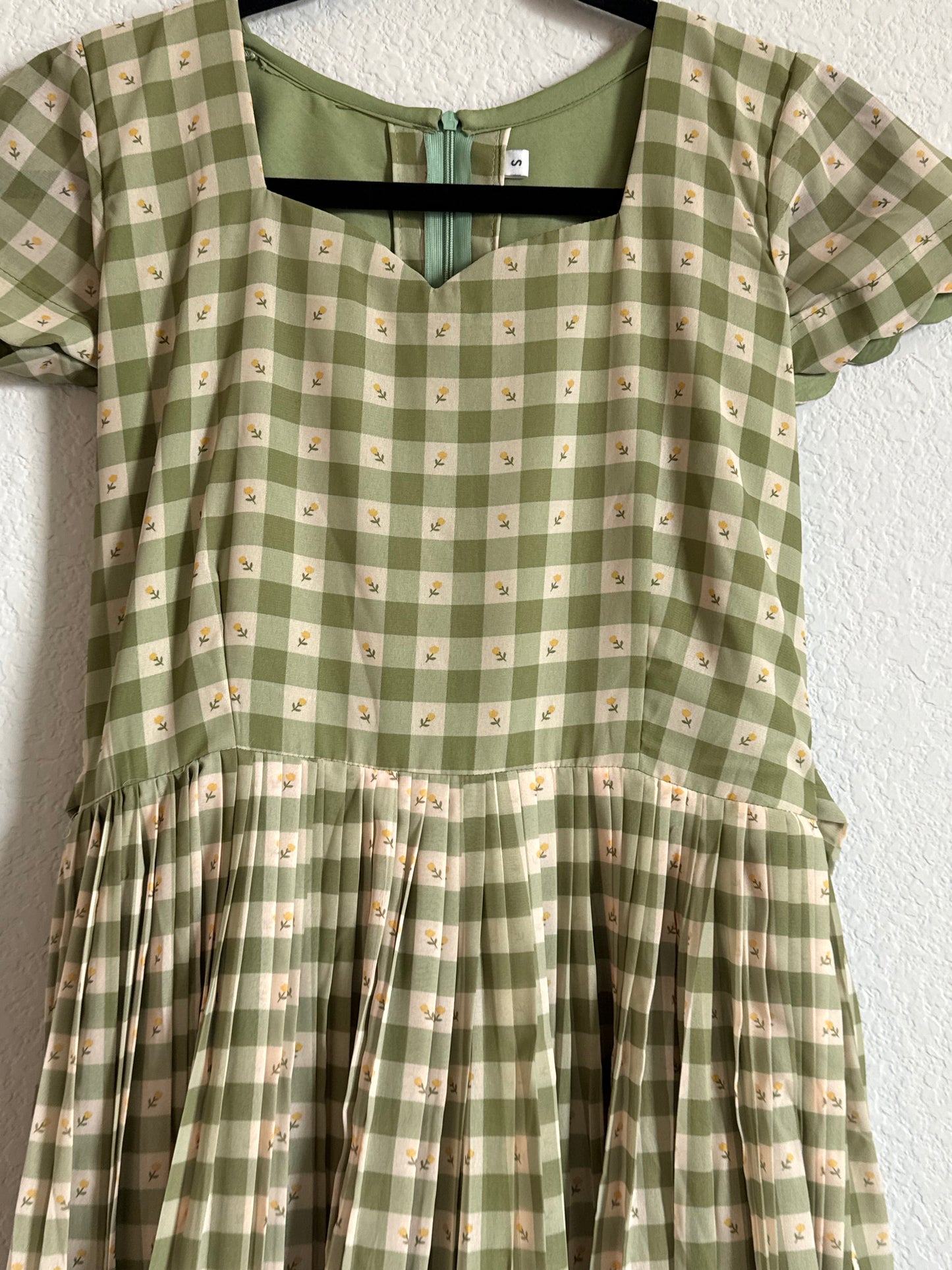 Green Floral Checks Georgette scallop style frock with short scallop sleeve