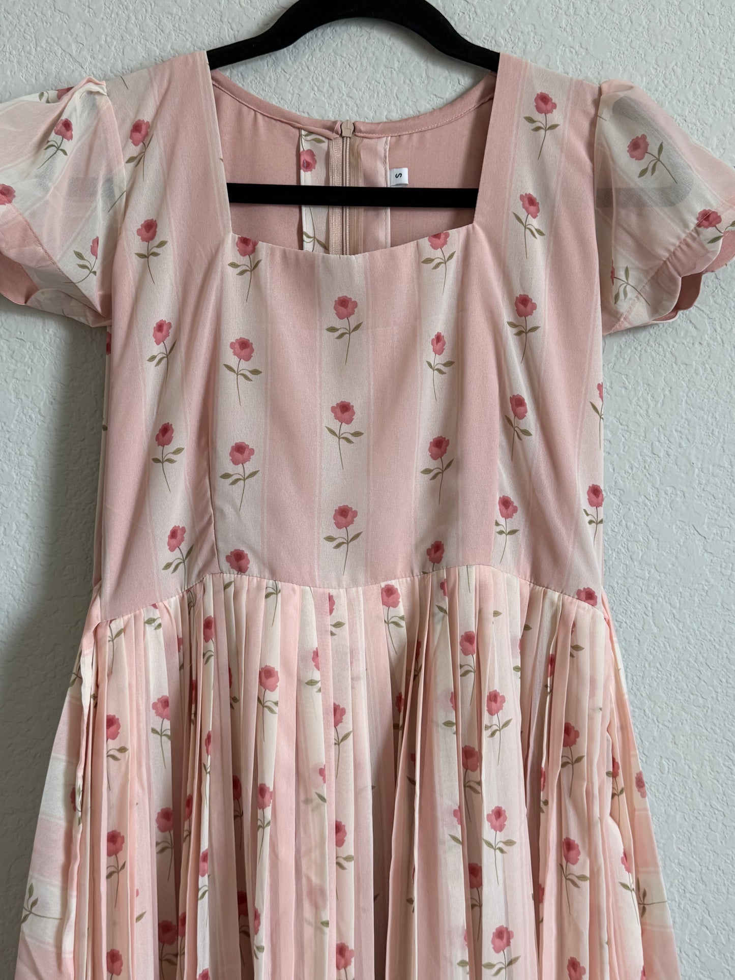 Pink Floral Georgette scallop style frock with short scallop sleeve