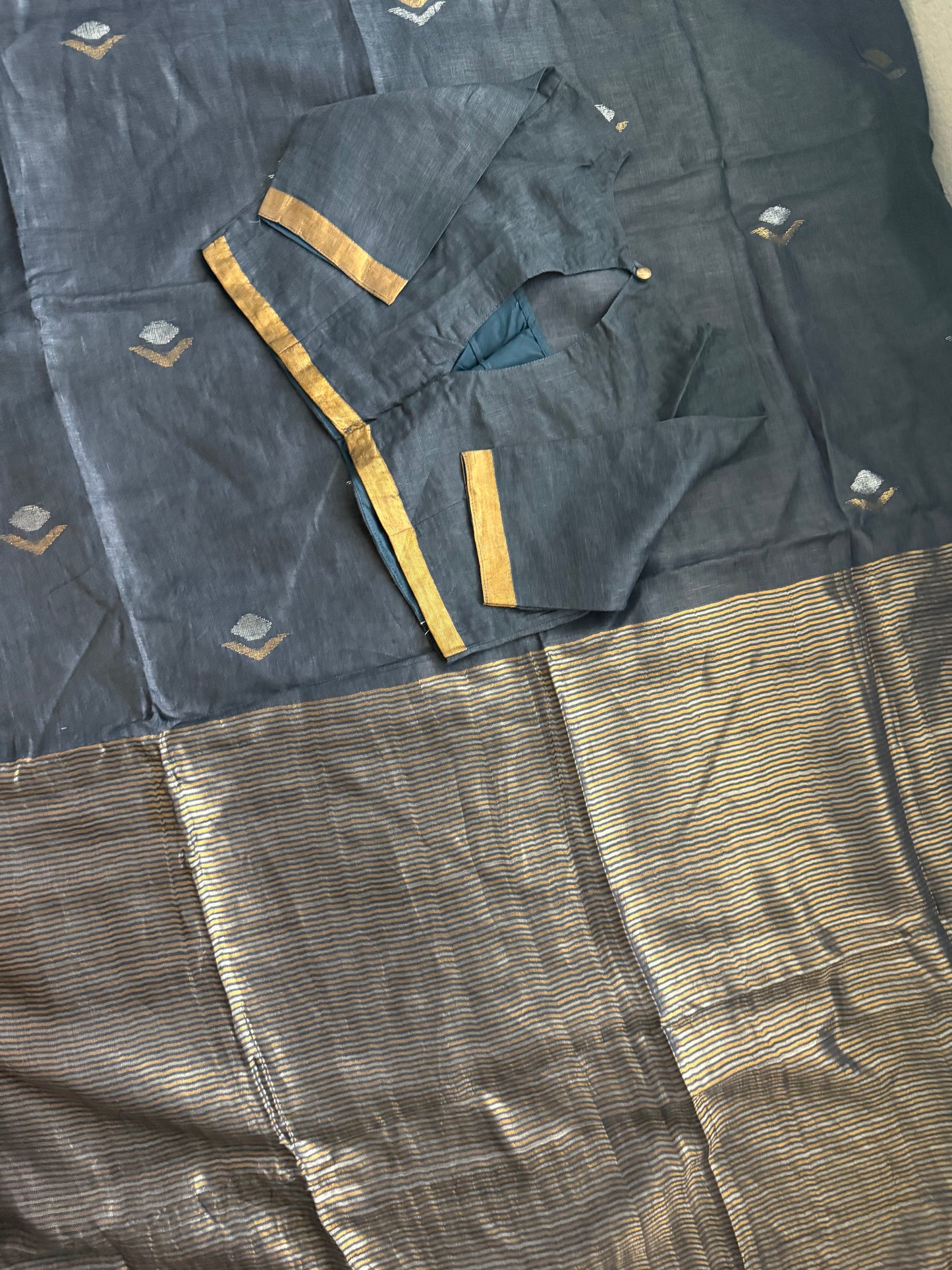 Dark Gray Lenin Handloom Jamdani Saree - with handloom mark