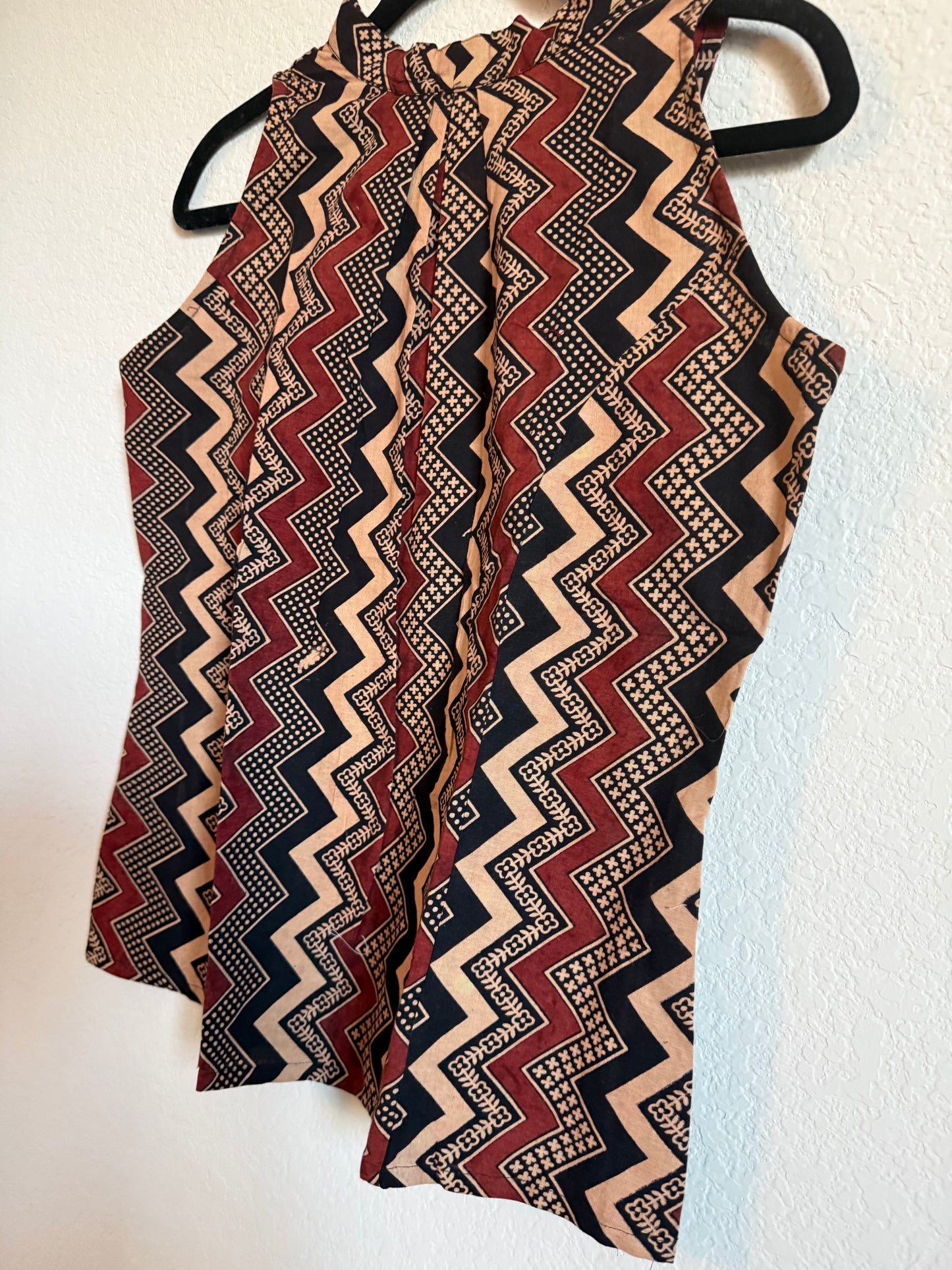 Black Zigzag Cotton Sleeveless Halter Neck Short Top