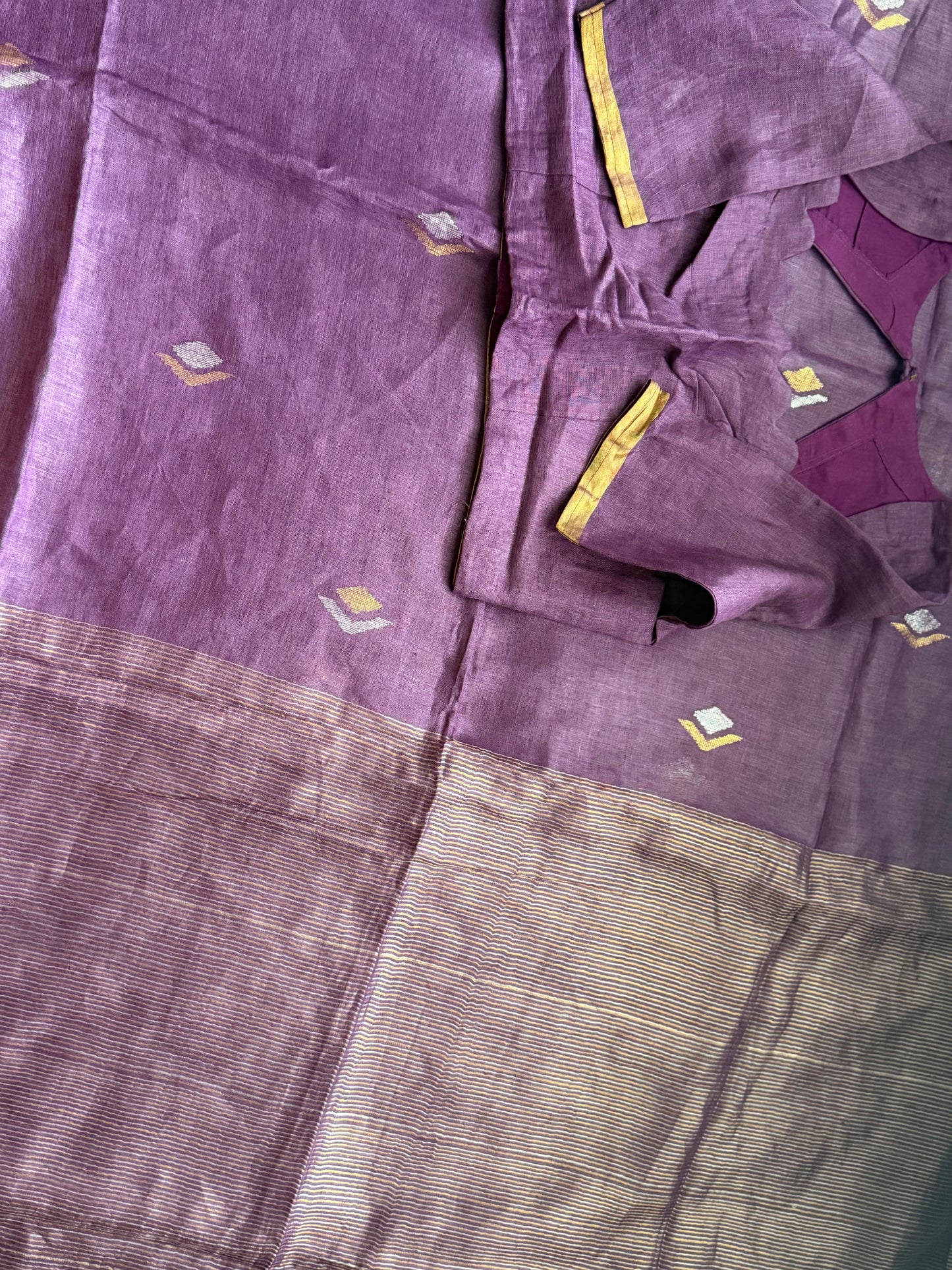 Wine Shade Lenin Handloom Jamdani Saree - with handloom mark