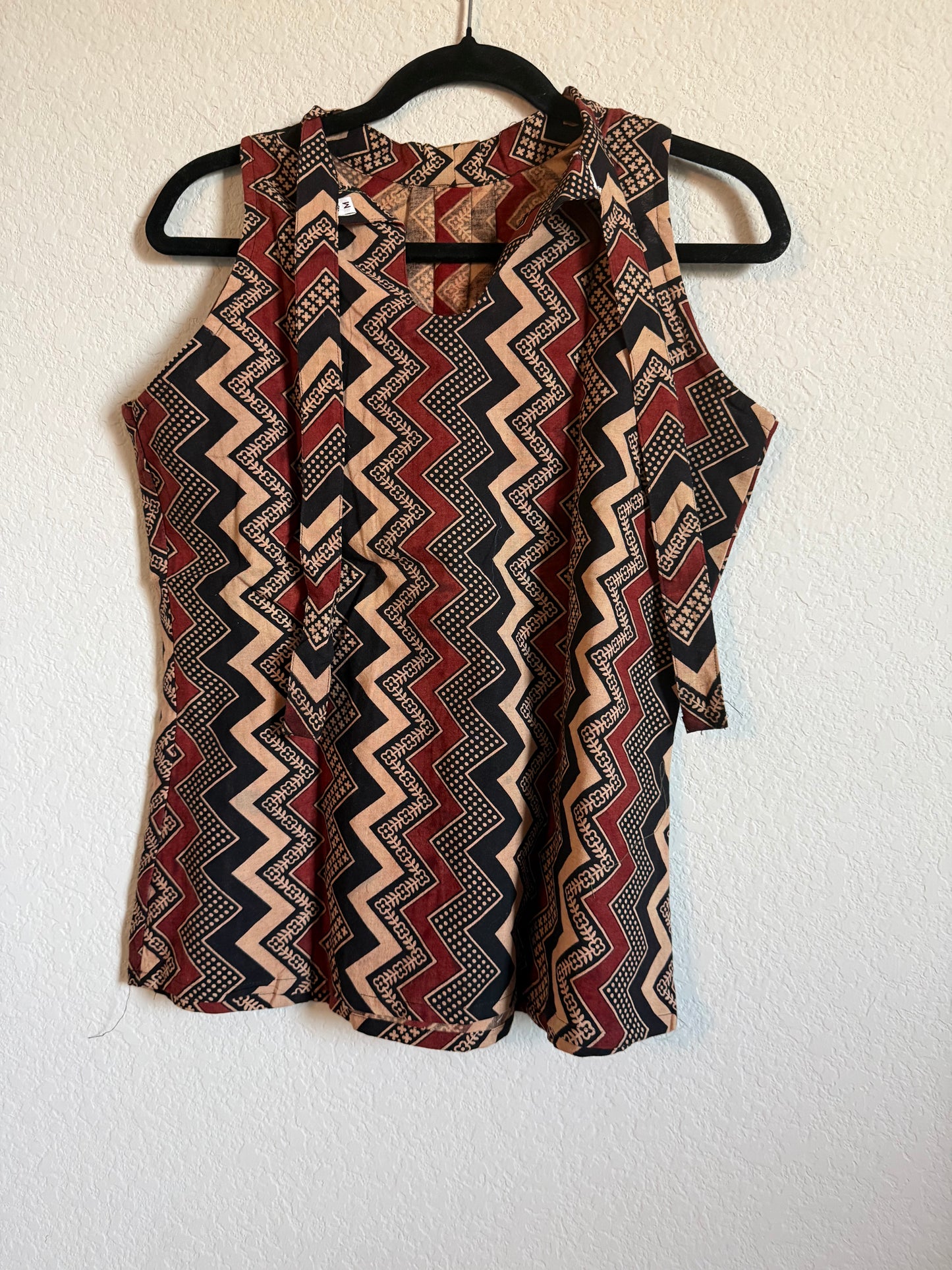 Black Zigzag Cotton Sleeveless Halter Neck Short Top