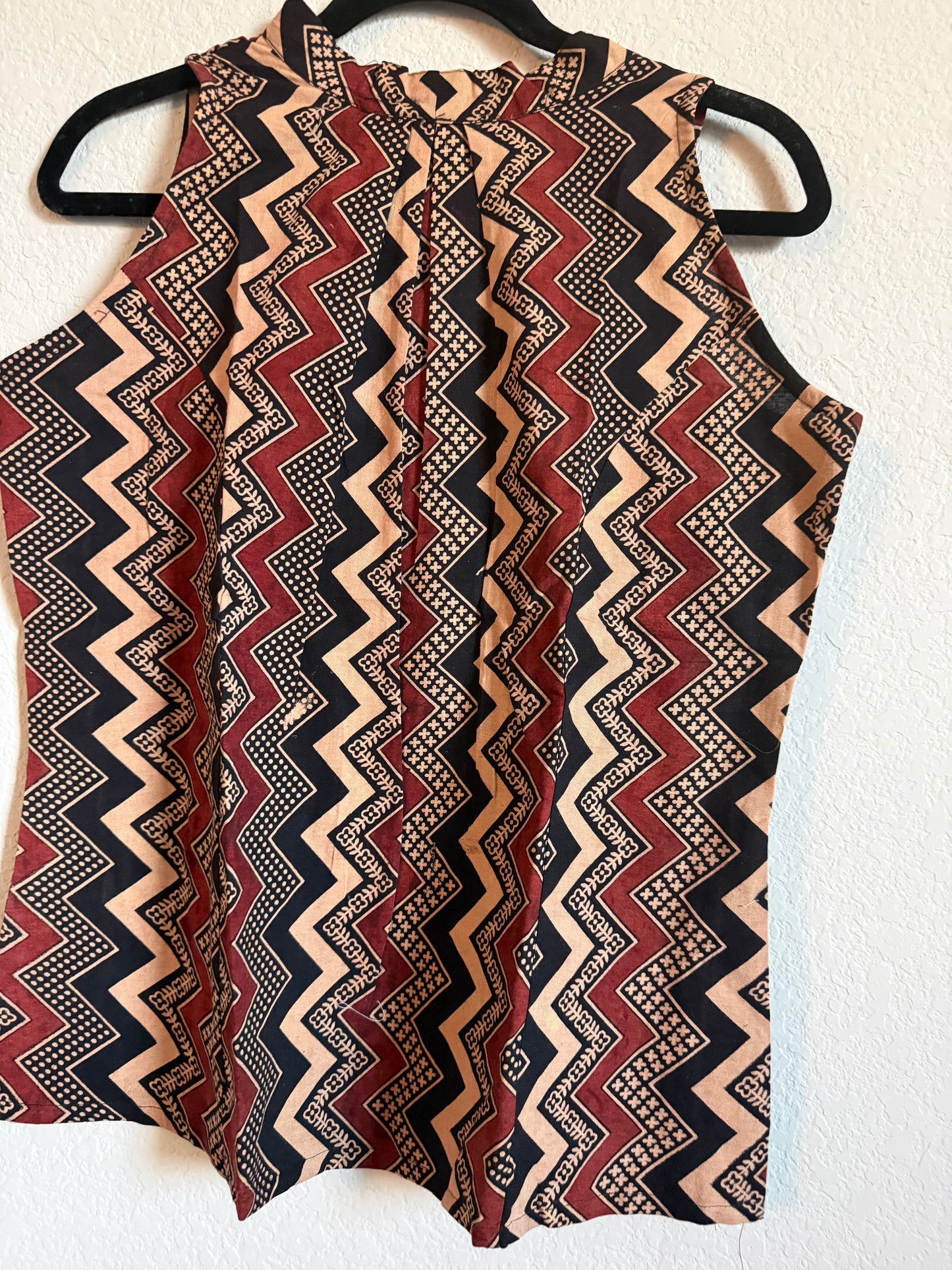 Black Zigzag Cotton Sleeveless Halter Neck Short Top