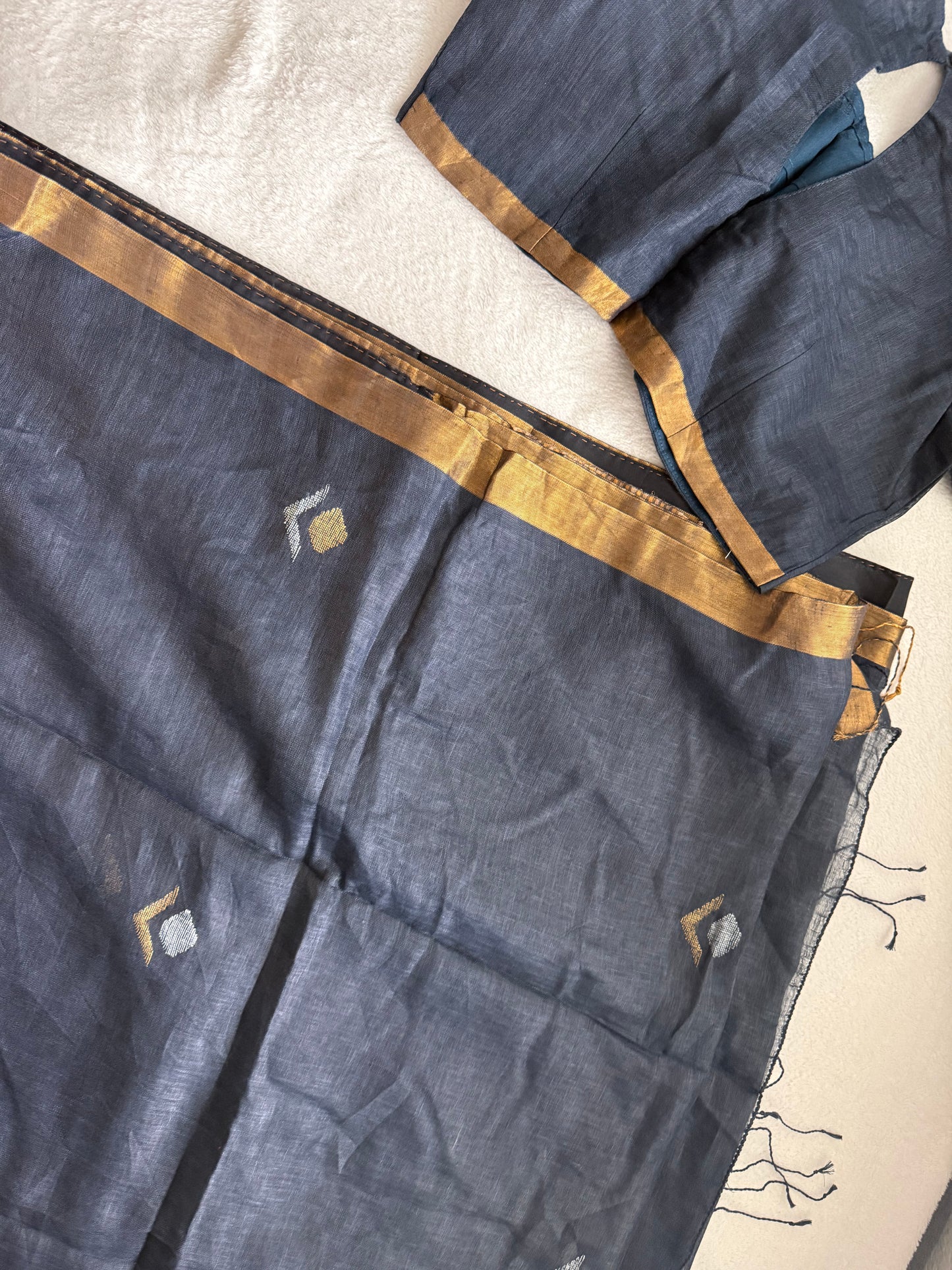 Dark Gray Lenin Handloom Jamdani Saree - with handloom mark