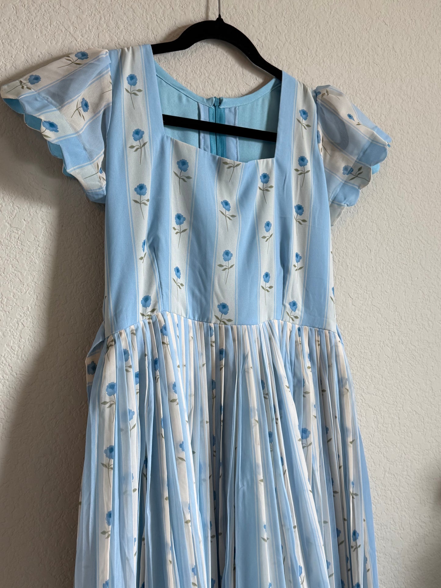 Blue Floral Georgette scallop style frock with short scallop sleeve