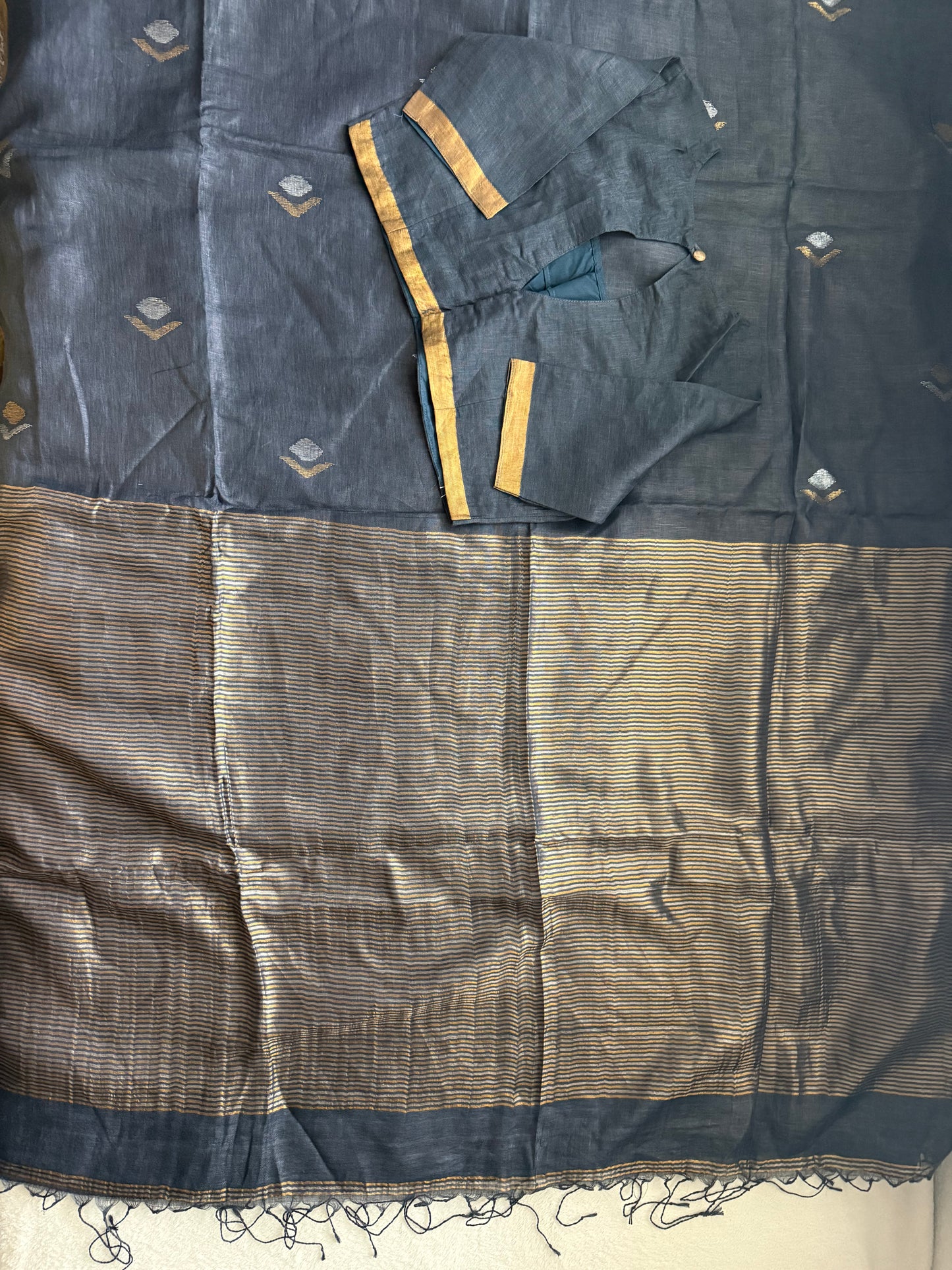 Dark Gray Lenin Handloom Jamdani Saree - with handloom mark