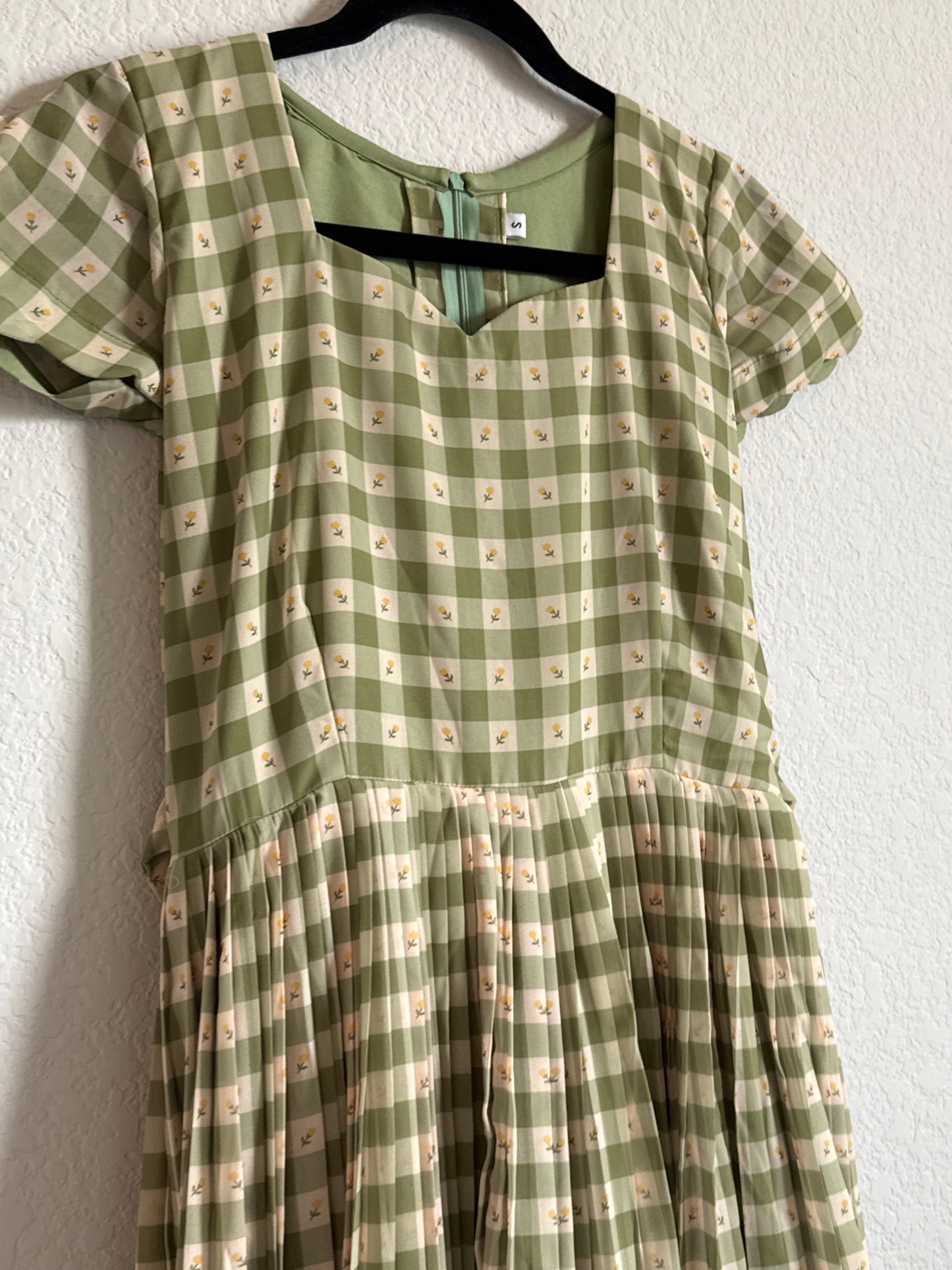 Green Floral Checks Georgette scallop style frock with short scallop sleeve