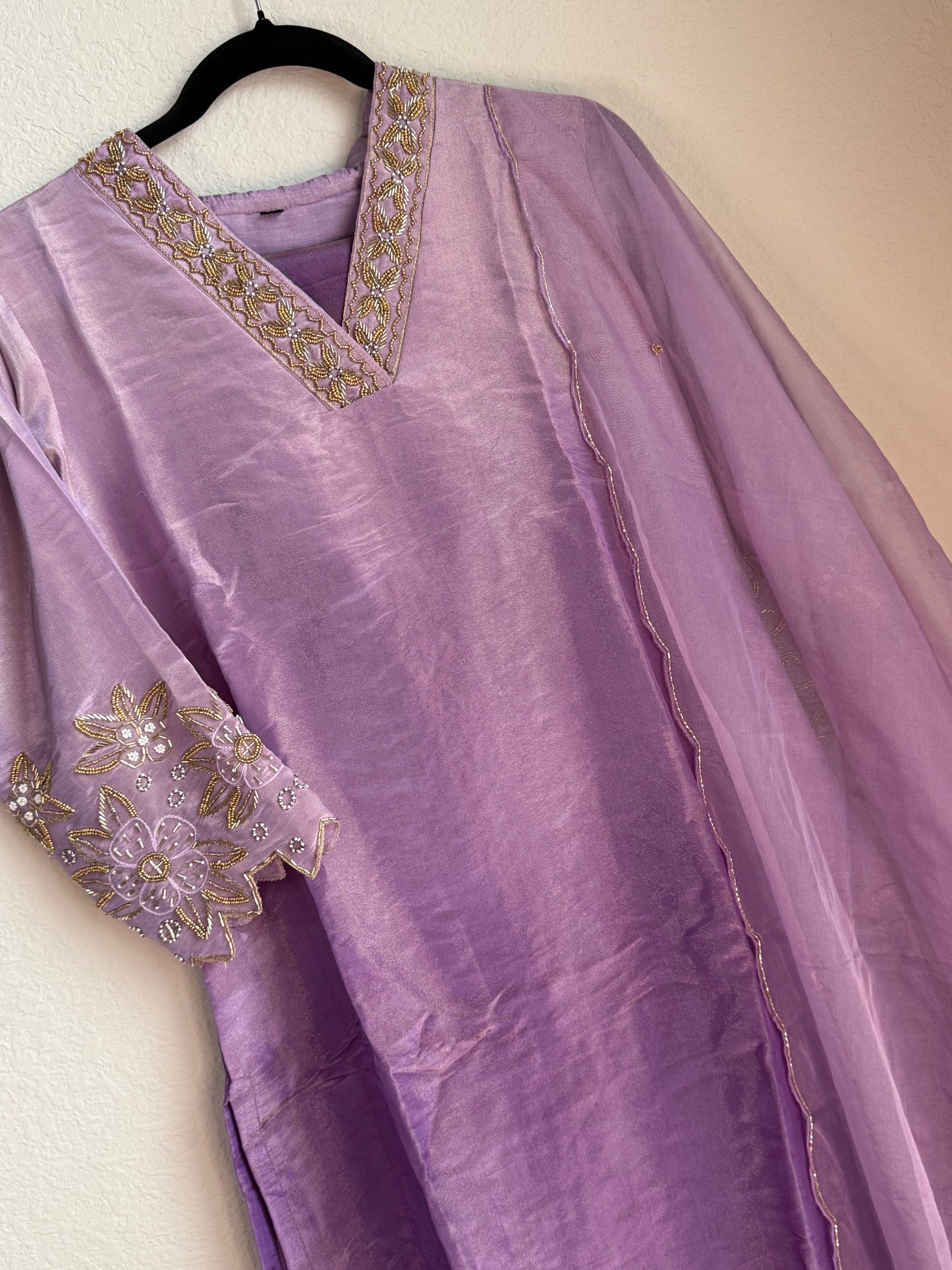 Lavendar pure tissue handwork A-line suit set with a beautiful sleeve detailing