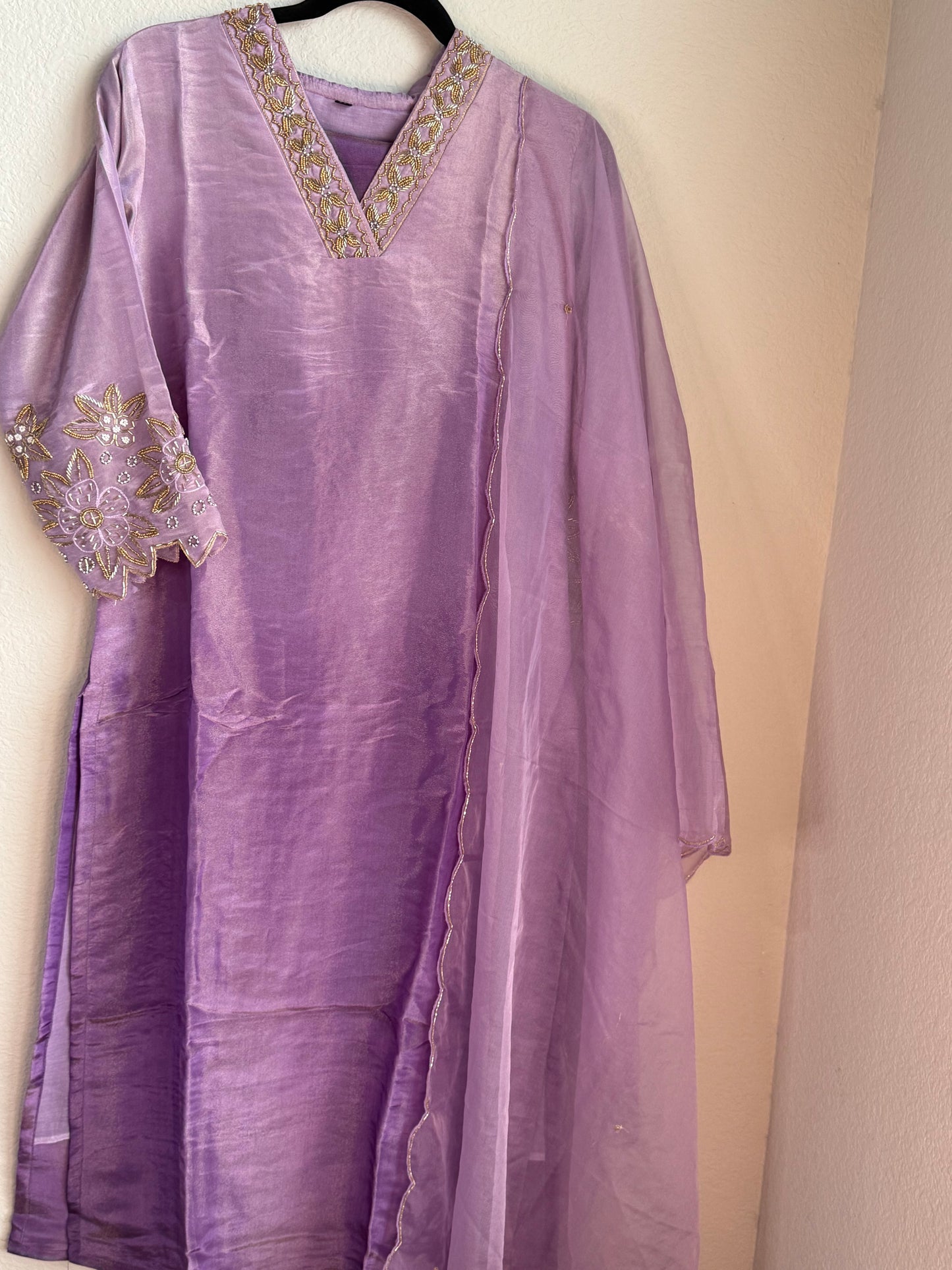 Lavendar pure tissue handwork A-line suit set with a beautiful sleeve detailing