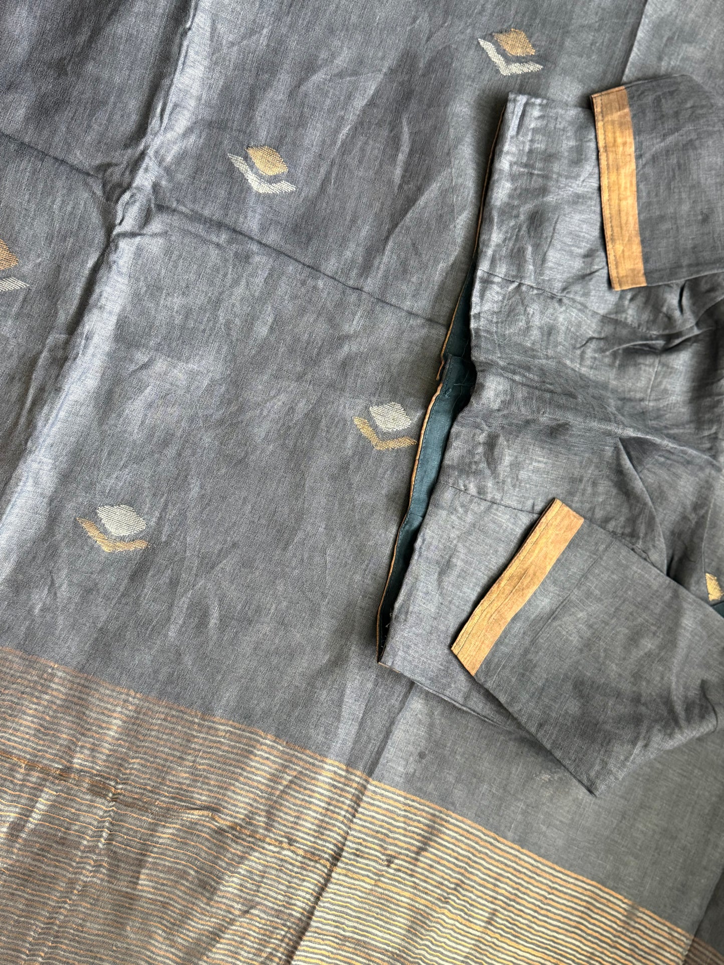 Light Gray Lenin Handloom Jamdani Saree - with handloom mark