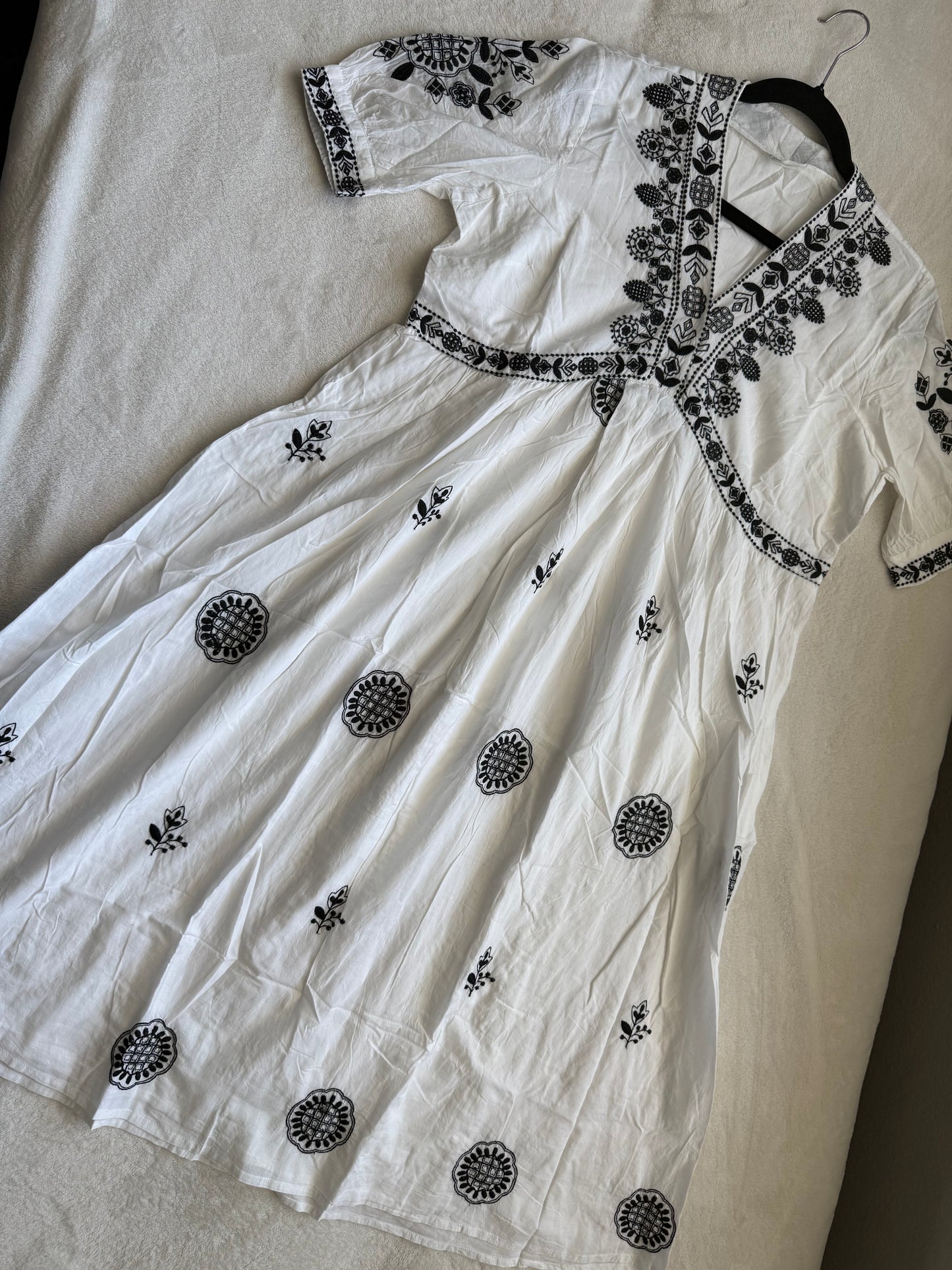 White and black cotton one piece dress