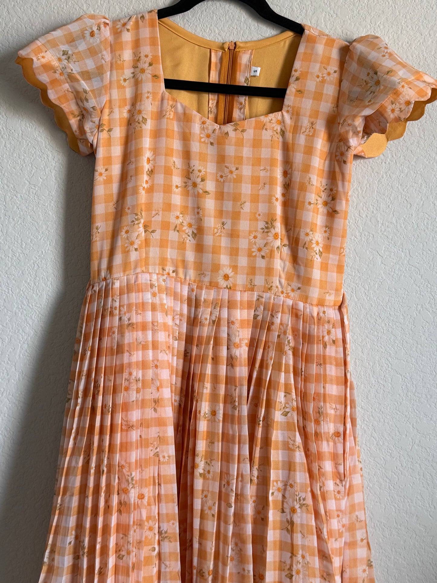 Yellow Floral Checks Georgette scallop style frock with short scallop sleeve