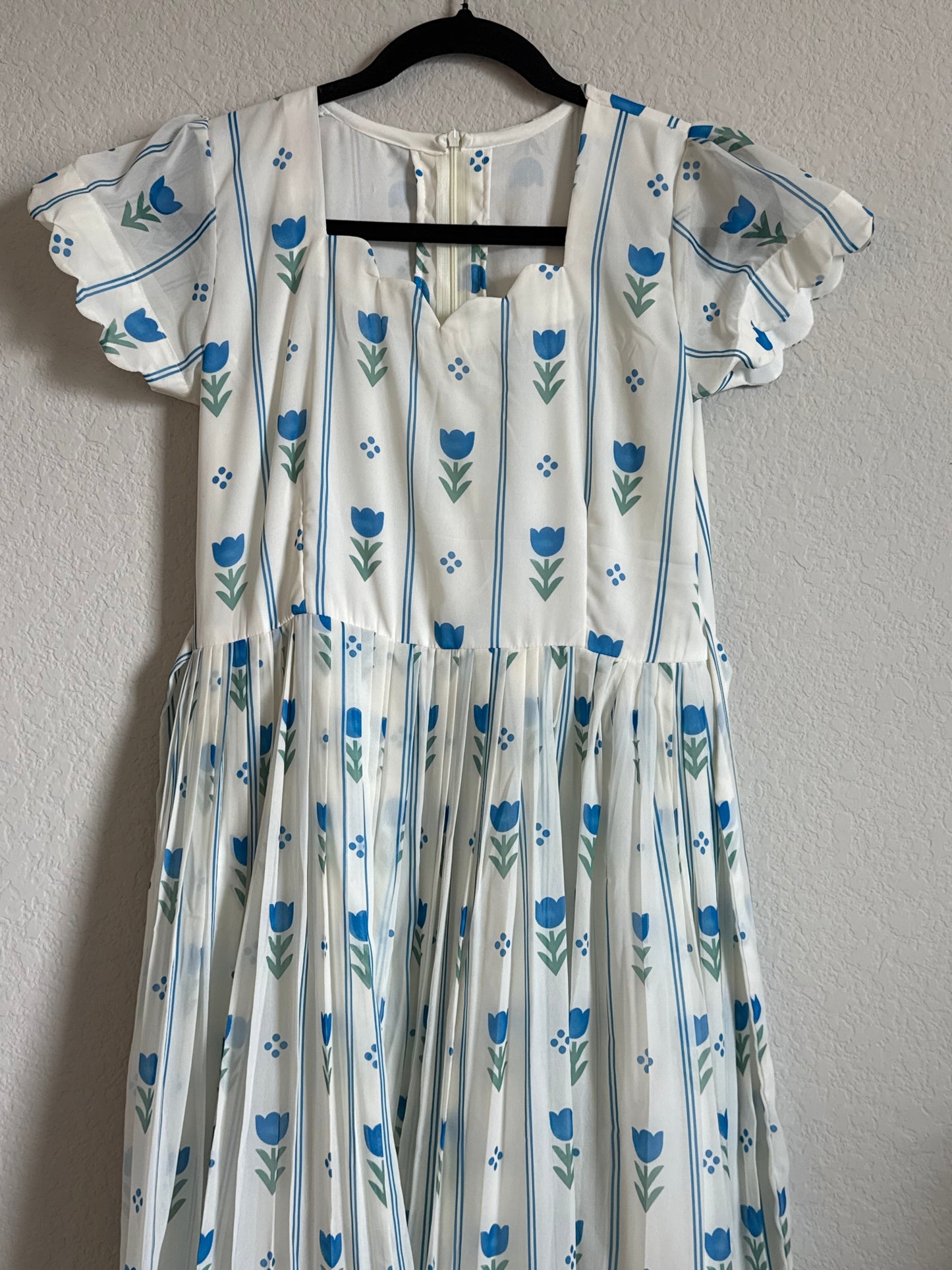 Half White Floral Georgette scallop style frock with short scallop sleeve