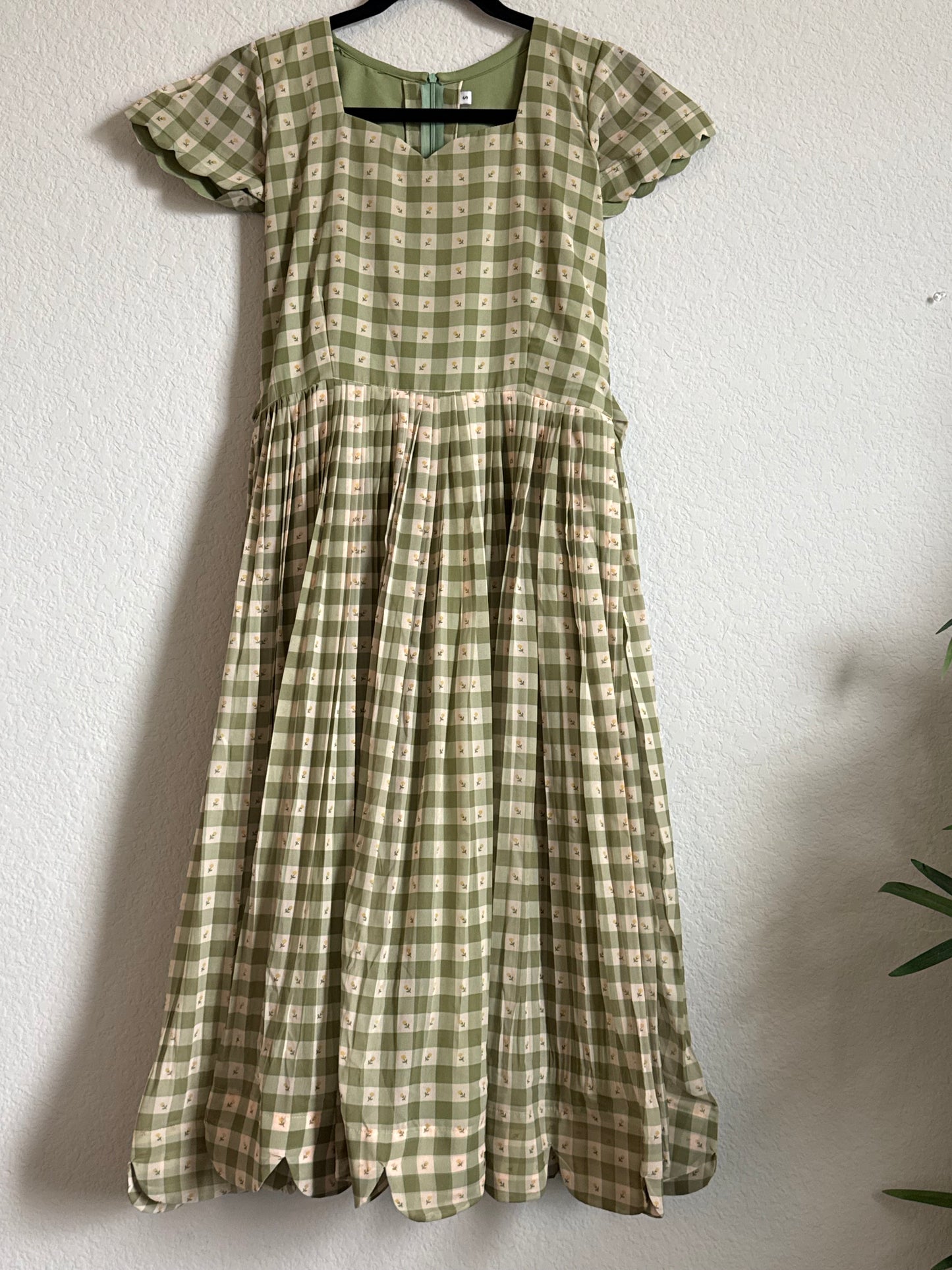 Green Floral Checks Georgette scallop style frock with short scallop sleeve