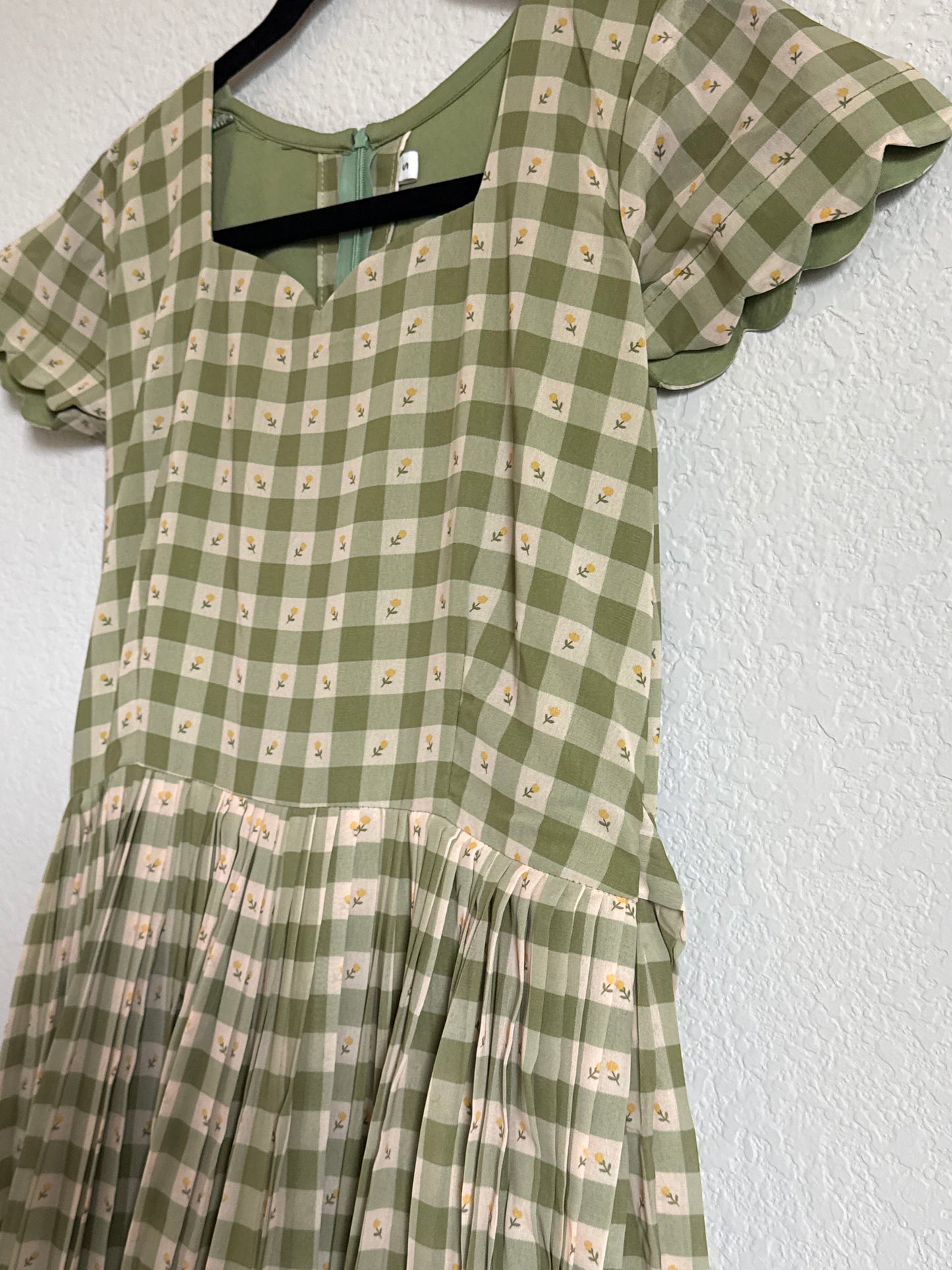 Green Floral Checks Georgette scallop style frock with short scallop sleeve