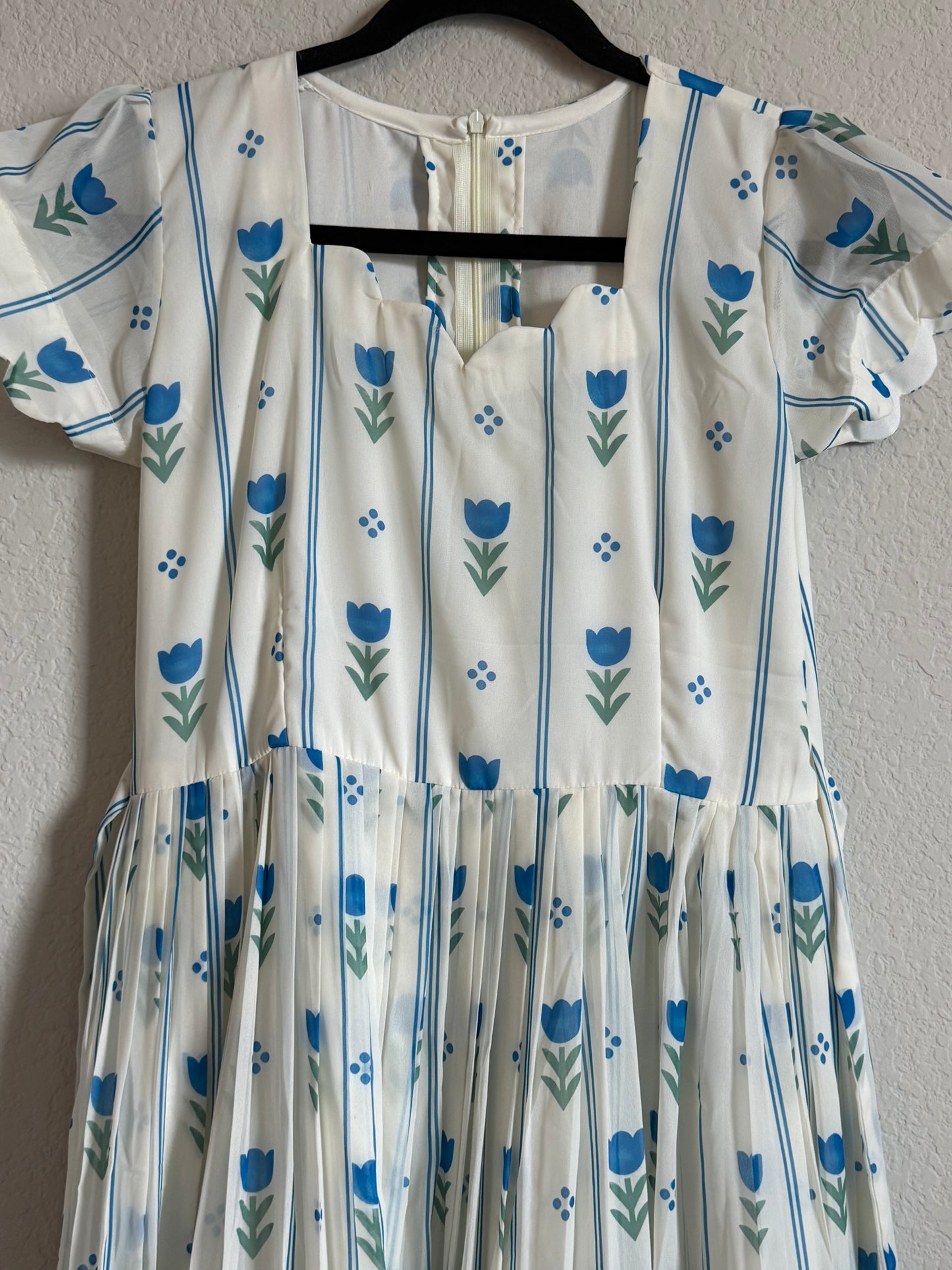 Half White Floral Georgette scallop style frock with short scallop sleeve