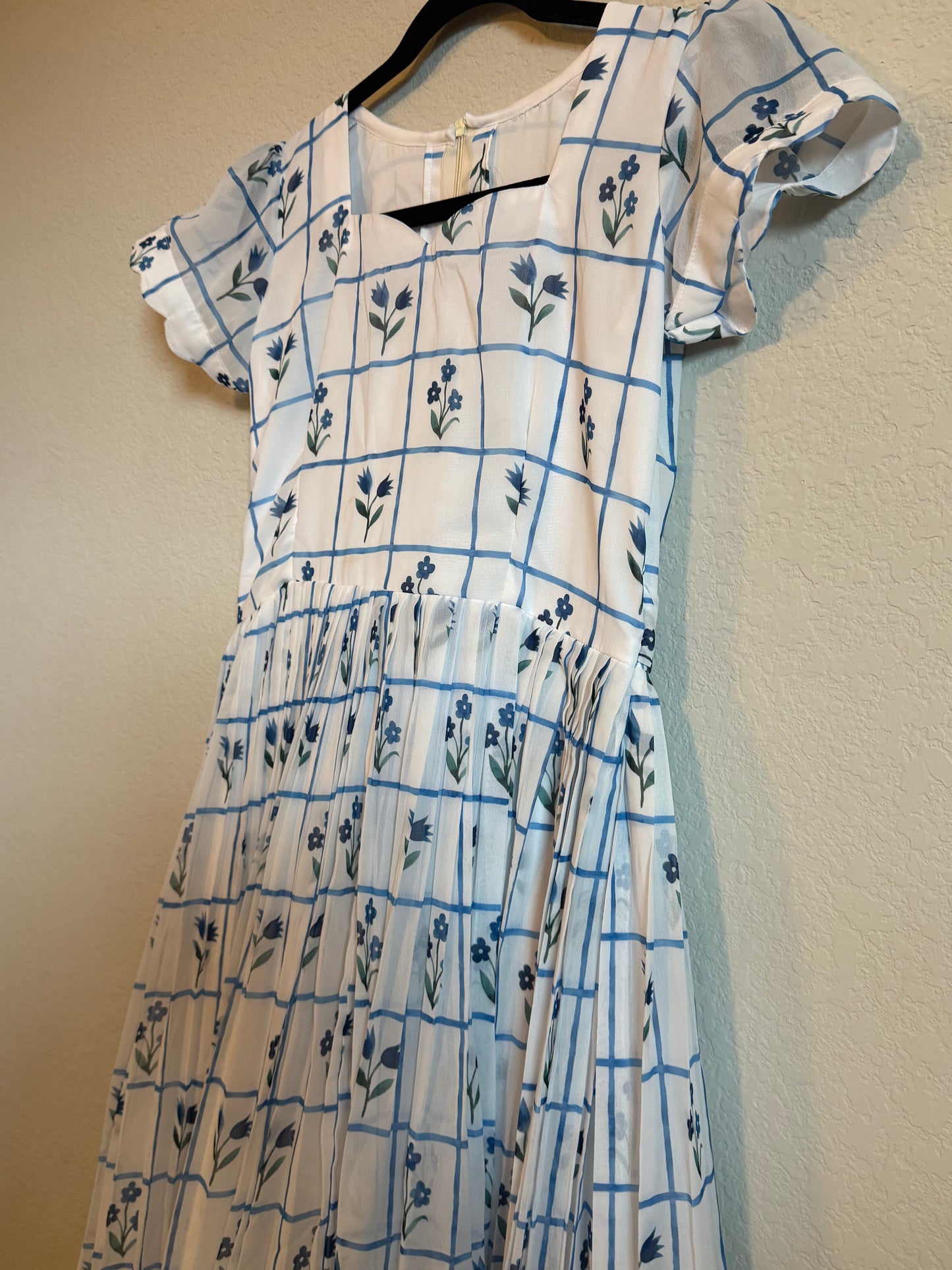 White and Blue Floral Georgette scallop style frock with short scallop sleeve
