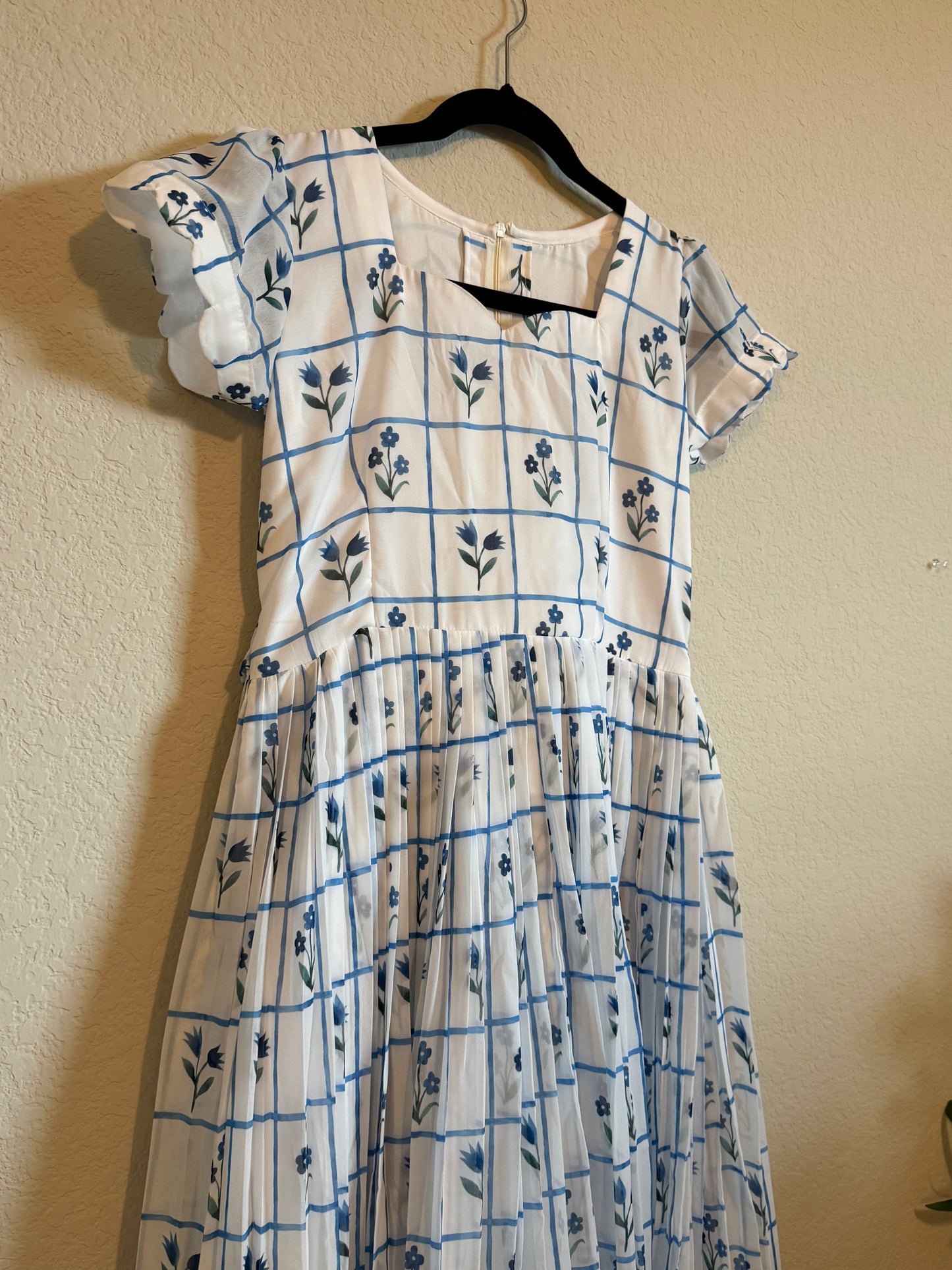 White and Blue Floral Georgette scallop style frock with short scallop sleeve