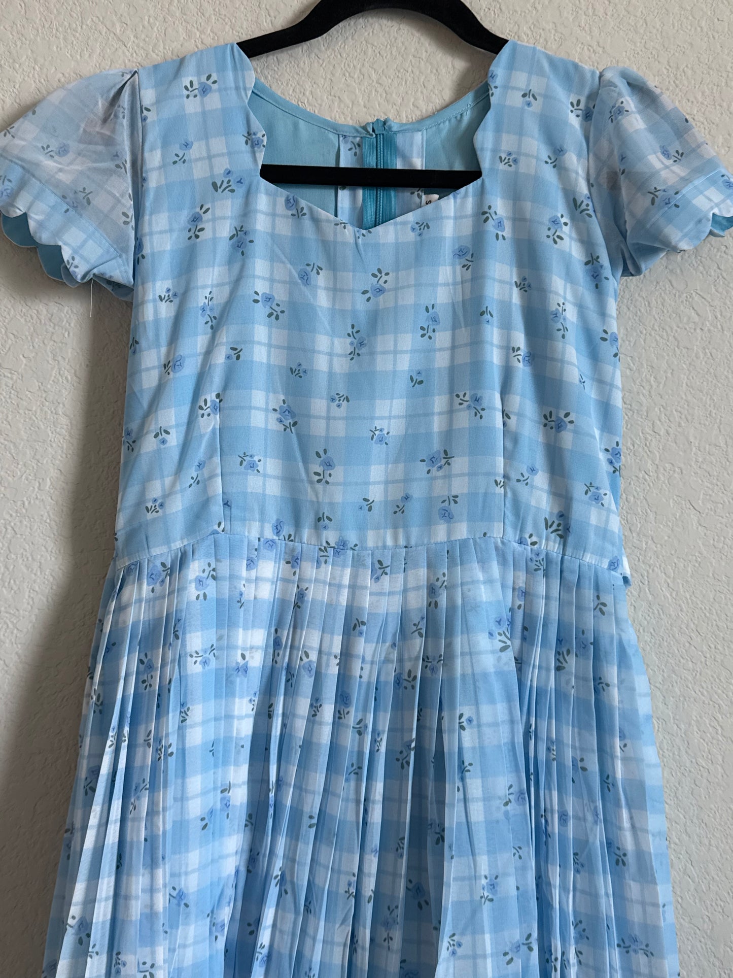 Blue Floral Checks Georgette scallop style frock with short scallop sleeve