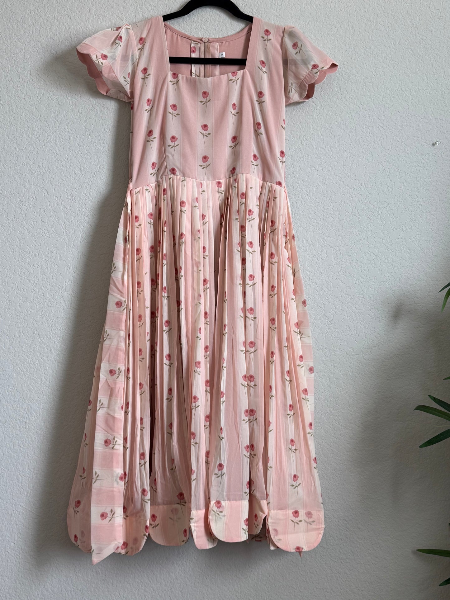 Pink Floral Georgette scallop style frock with short scallop sleeve