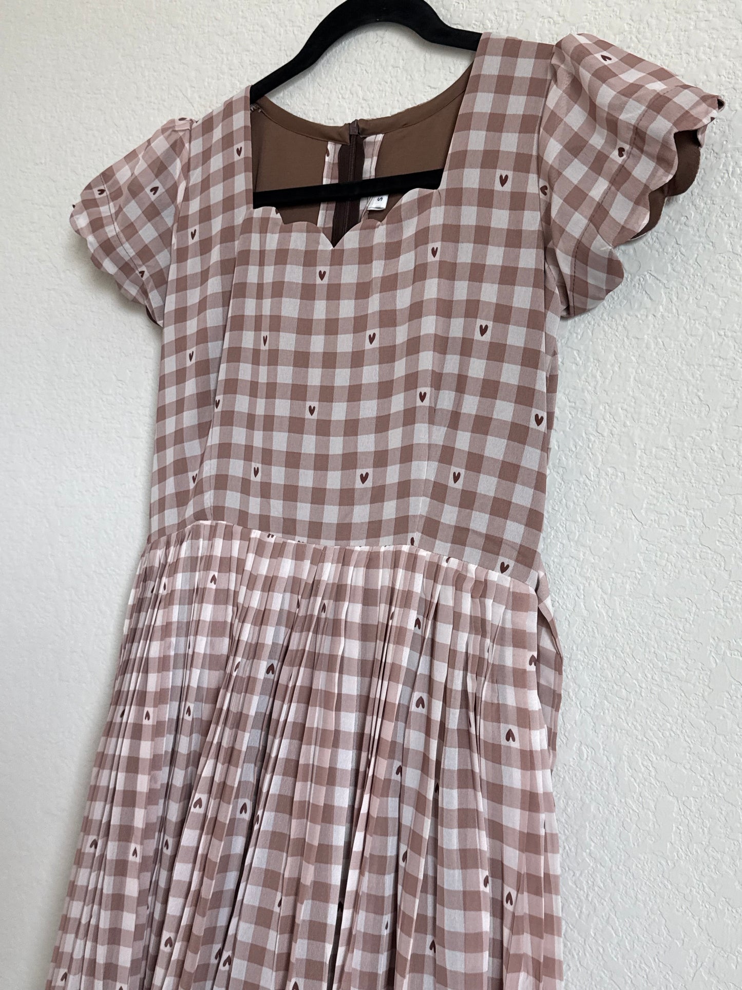 Brown Floral Checks Georgette scallop style frock with short scallop sleeve (Copy)
