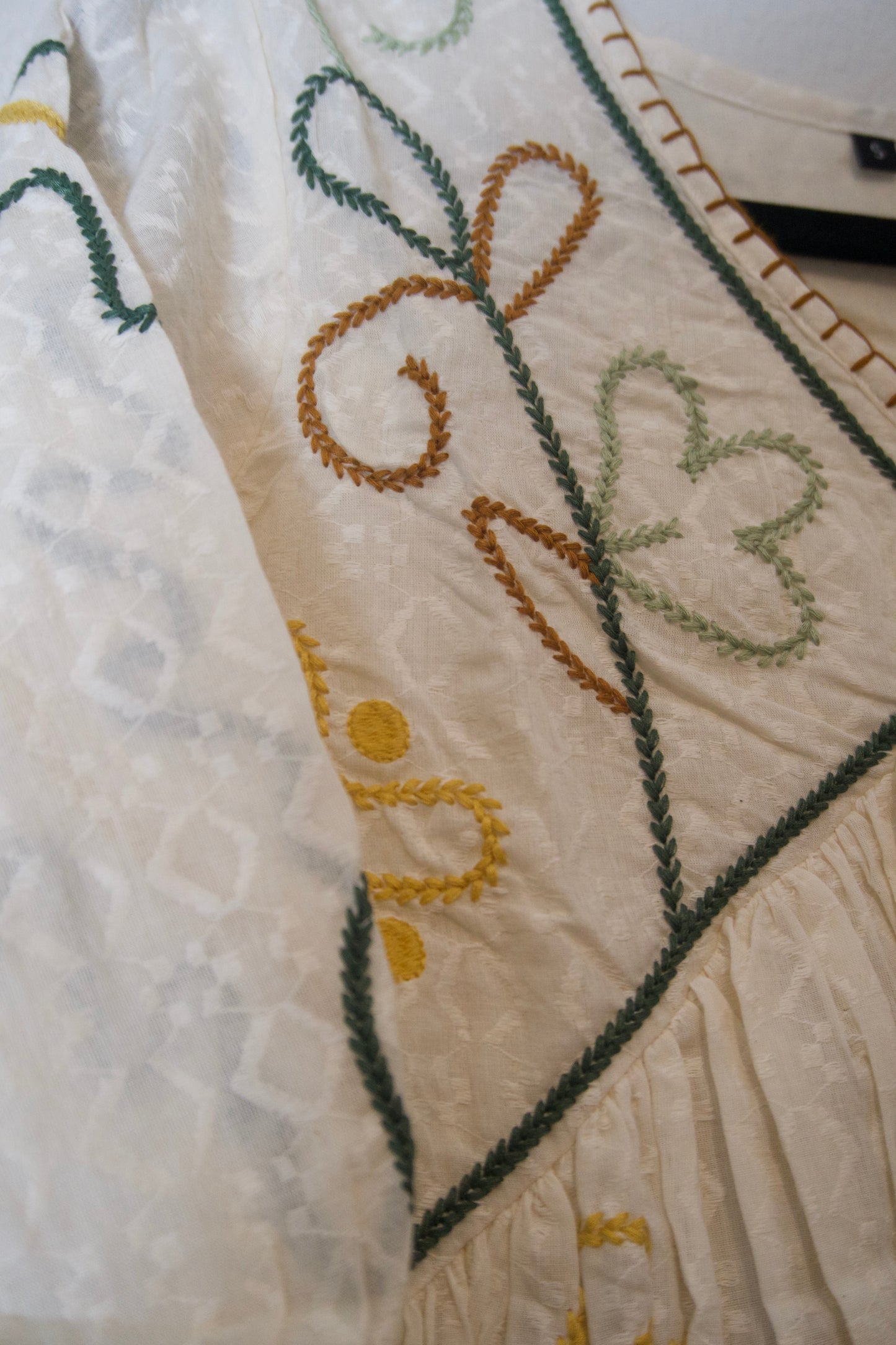 White cotton embroidery short dress