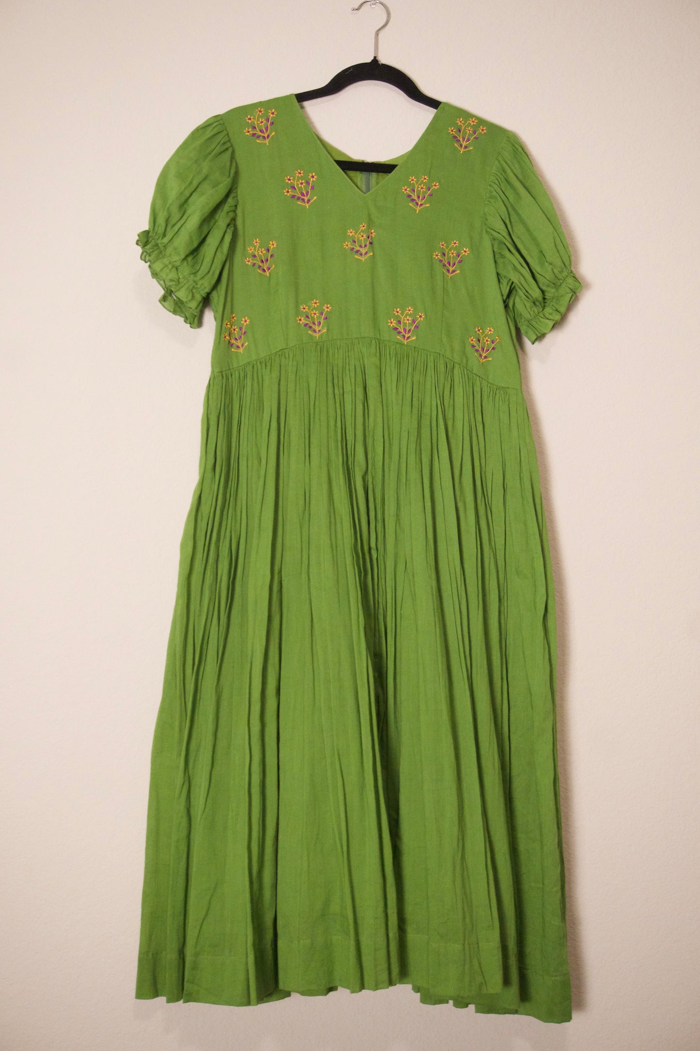 Green mul cotton floral embroidered frock with fitted sleeves