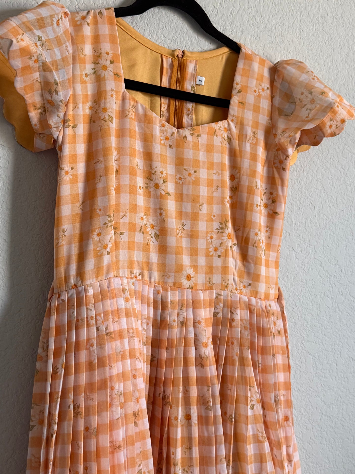 Yellow Floral Checks Georgette scallop style frock with short scallop sleeve