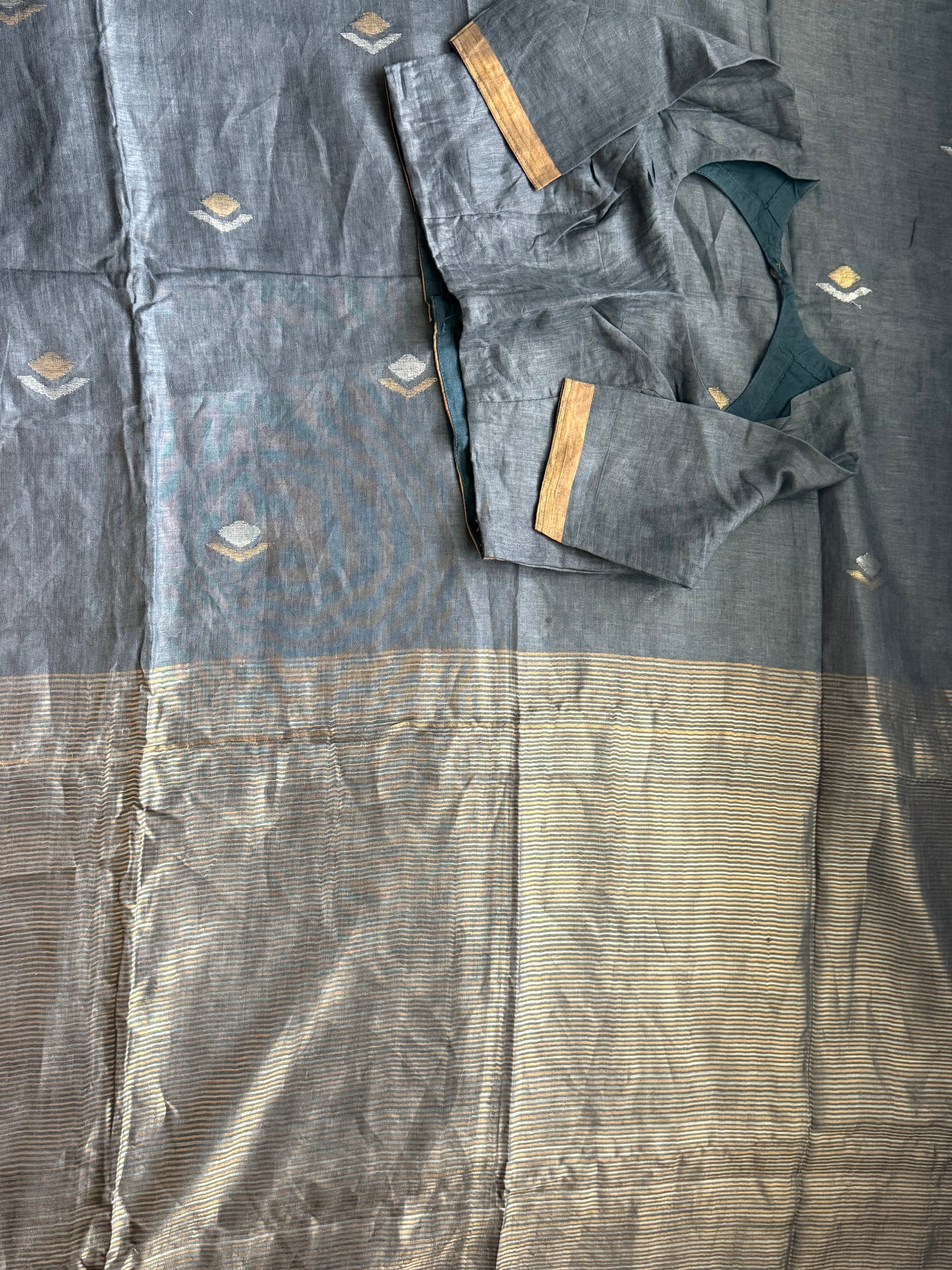 Light Gray Lenin Handloom Jamdani Saree - with handloom mark