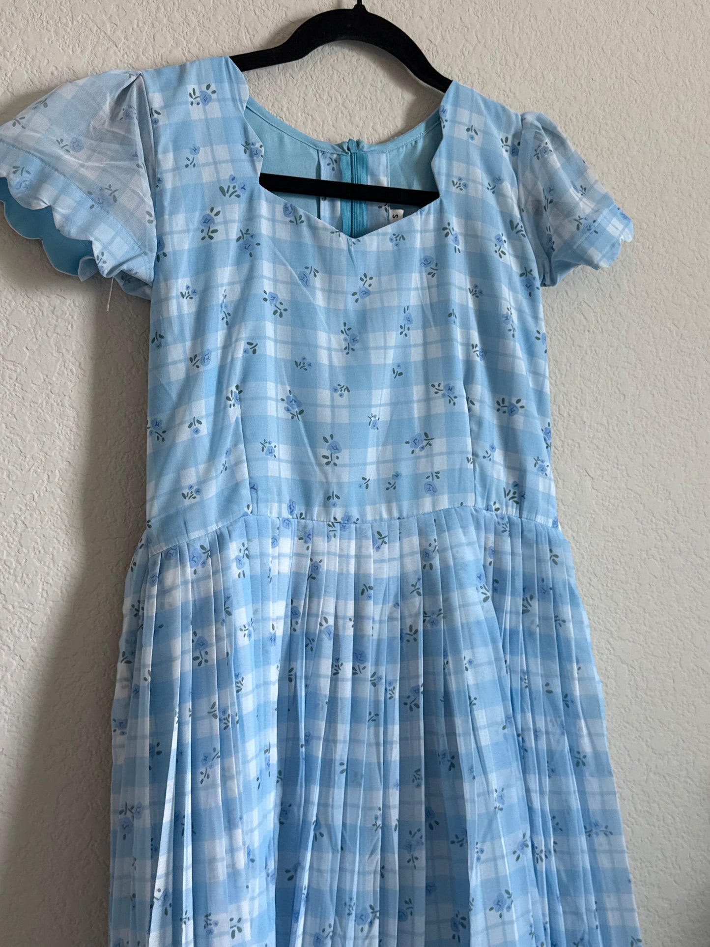 Blue Floral Checks Georgette scallop style frock with short scallop sleeve